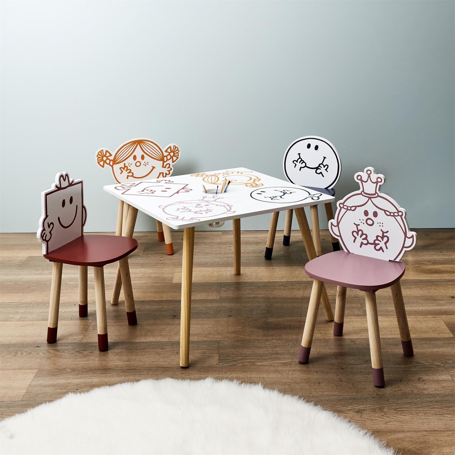 MONSIEUR MADAME - MM3369 Table Enfants avec Pot à Crayon Intégré - MDF et Pin - Dimensions 60 x 60 x 44 cm - Design Multicolore - pour Chambre ou Salon