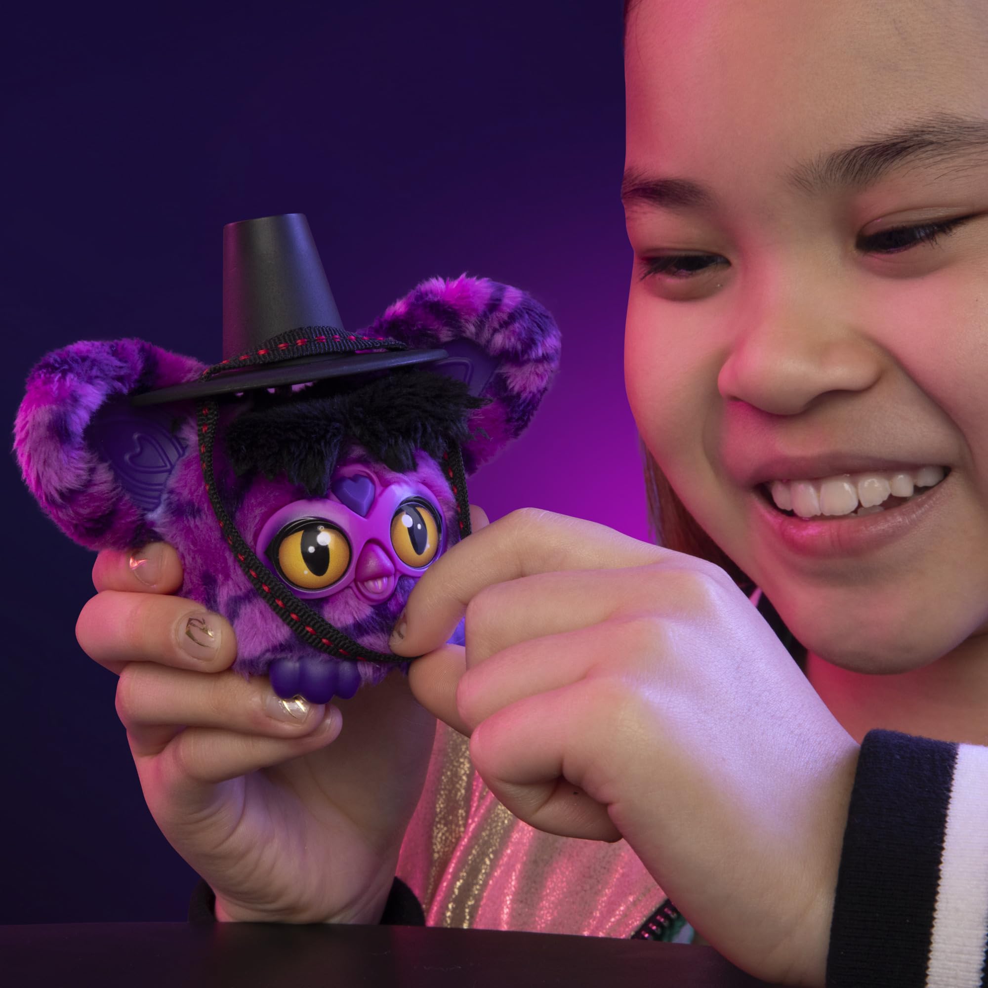 Furby Furblets Demon Saja Boy z filmu K-popowe łowczynie demonów, miniaturowa pluszowa elektroniczna zabawka kolekcjonerska w skali 7,6 cm