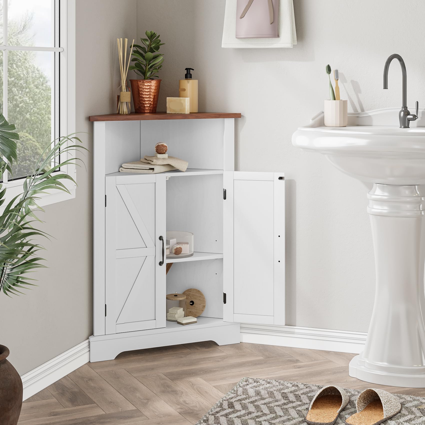 Badezimmer-Eckschrank, Bauernhaus-Boden-Eckschrank mit Türen und verstellbaren Regalen, freistehender Holzaufbewahrungsstall Schrank für Badezimmer, Küche, Wohnzimmer, Weiß