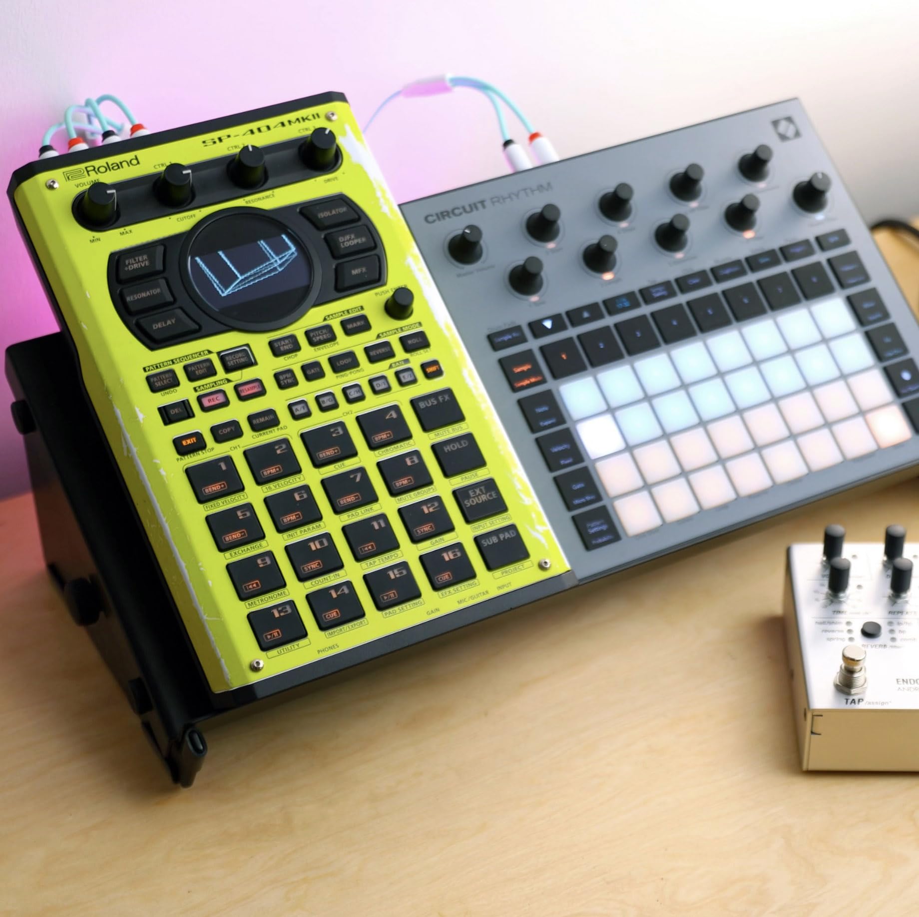 XTS Flex Tray 17.7 inch, für XTS Stand Large (stabile Ablage-Erweiterung, Desktop-Ständer, zur Aufbewahrung von 2-3 Pedals, Synthesizern und Effektgeräten, Breite: 44,96 cm)