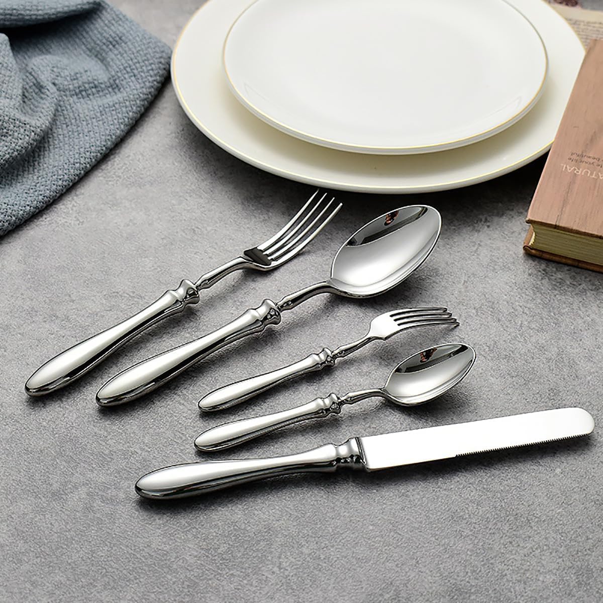 Ce Service de Couverts de Luxe pour 12 Personnes Comprend 60 pièces d'ustensiles allemands en Acier Inoxydable 18/8, Dont Fourchette, Couteau et cuillère. Couleur Argent - 50 pièces pour 10