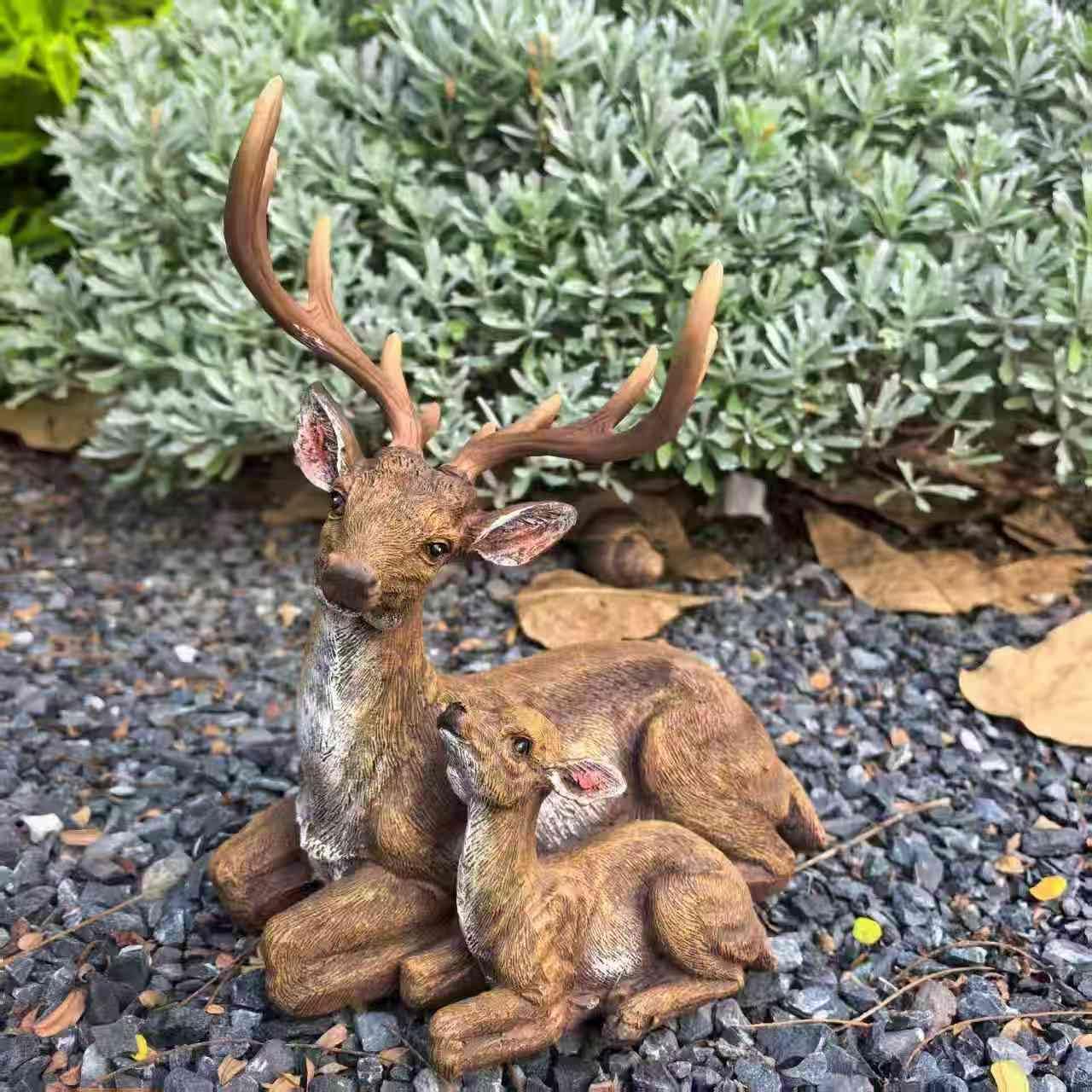 Realistic Mother Baby Deer Statue, Heartwarming Family Doe & Fawn Garden Sculpture from Durable Resin, Weather-Resistant Outdoor Lawn Yard Decor for Garden Patio, Indoor Home Art