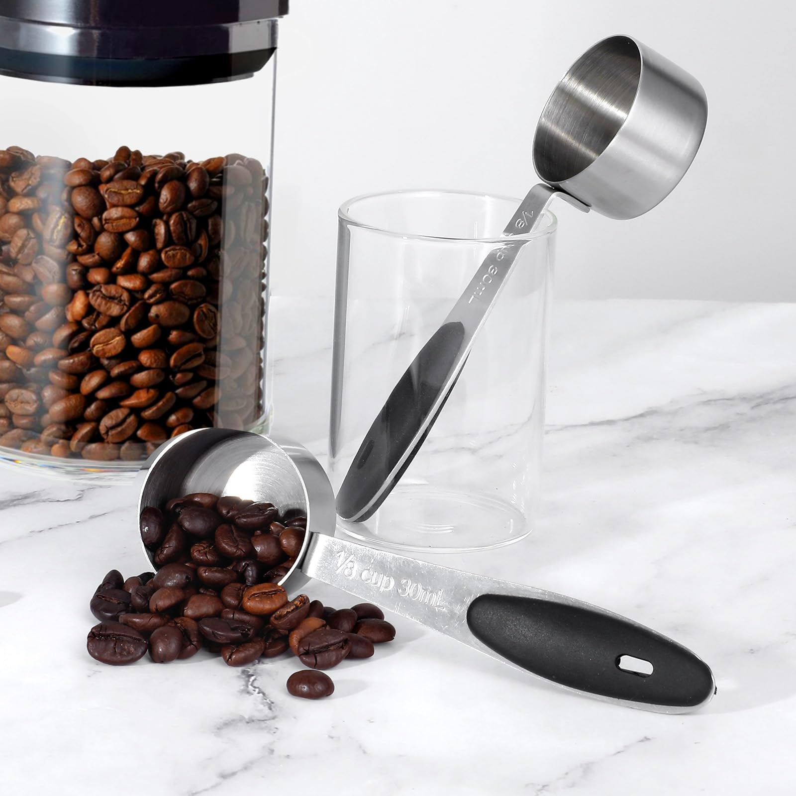 Oruola 2 Stück Kaffeelöffel Portionierer,Edelstahl Kaffeemesslöffel,1/8 Kaffeelöffel Tasse Messbecher,2 EL Kaffee Messlöffel,30 Ml Kaffeedosierlöffel mit Schwarzem Silikongriff