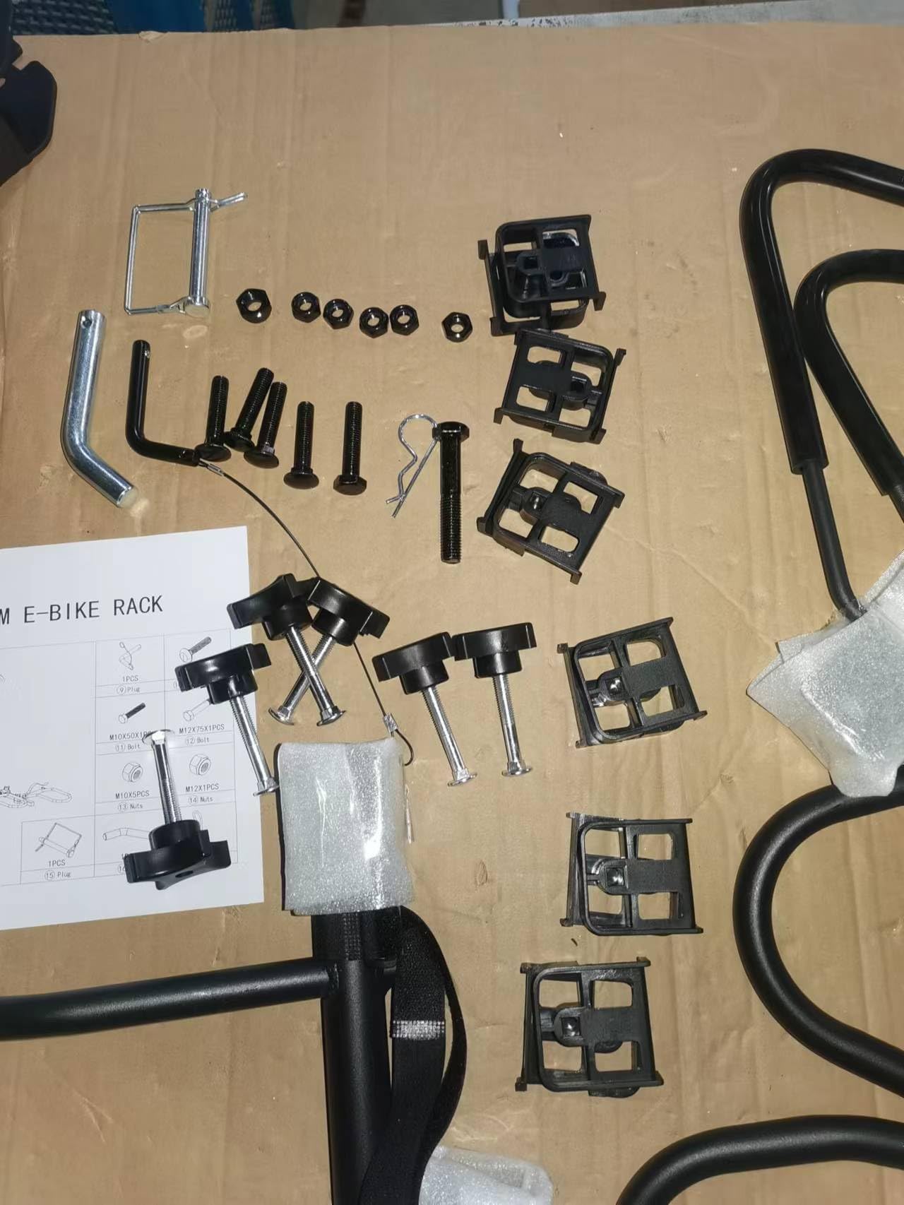Portabici Posteriore Pieghevole 2 Biciclette Resistente Montare Sul Gancio Traino Acciaio Q235 Capacità Carico 180 Libbre Adatto a Ruote Larghe Fino 5,5" Piattaforma Cinghie e Accessori Sicurezza Auto