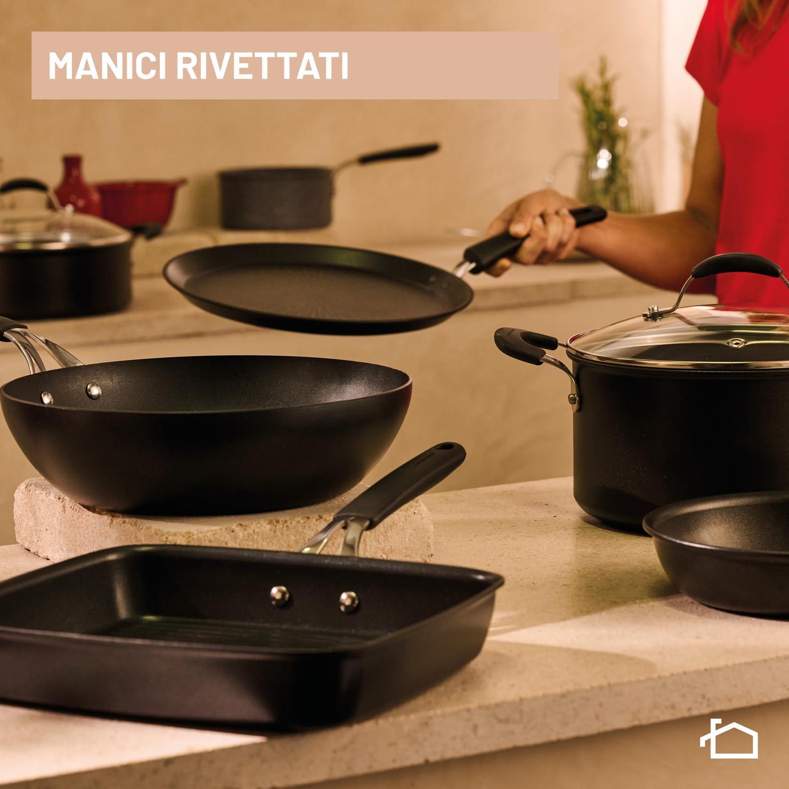 Lagostina Tempra, Wok 28 cm, Rivestimento Titanium Antiaderente Antigraffio e Fondo in Acciaio Inox Indeformabile, Manico Rivettato Acciaio e Silicone, per Tutte le Fonti di Calore Inclusa Induzione