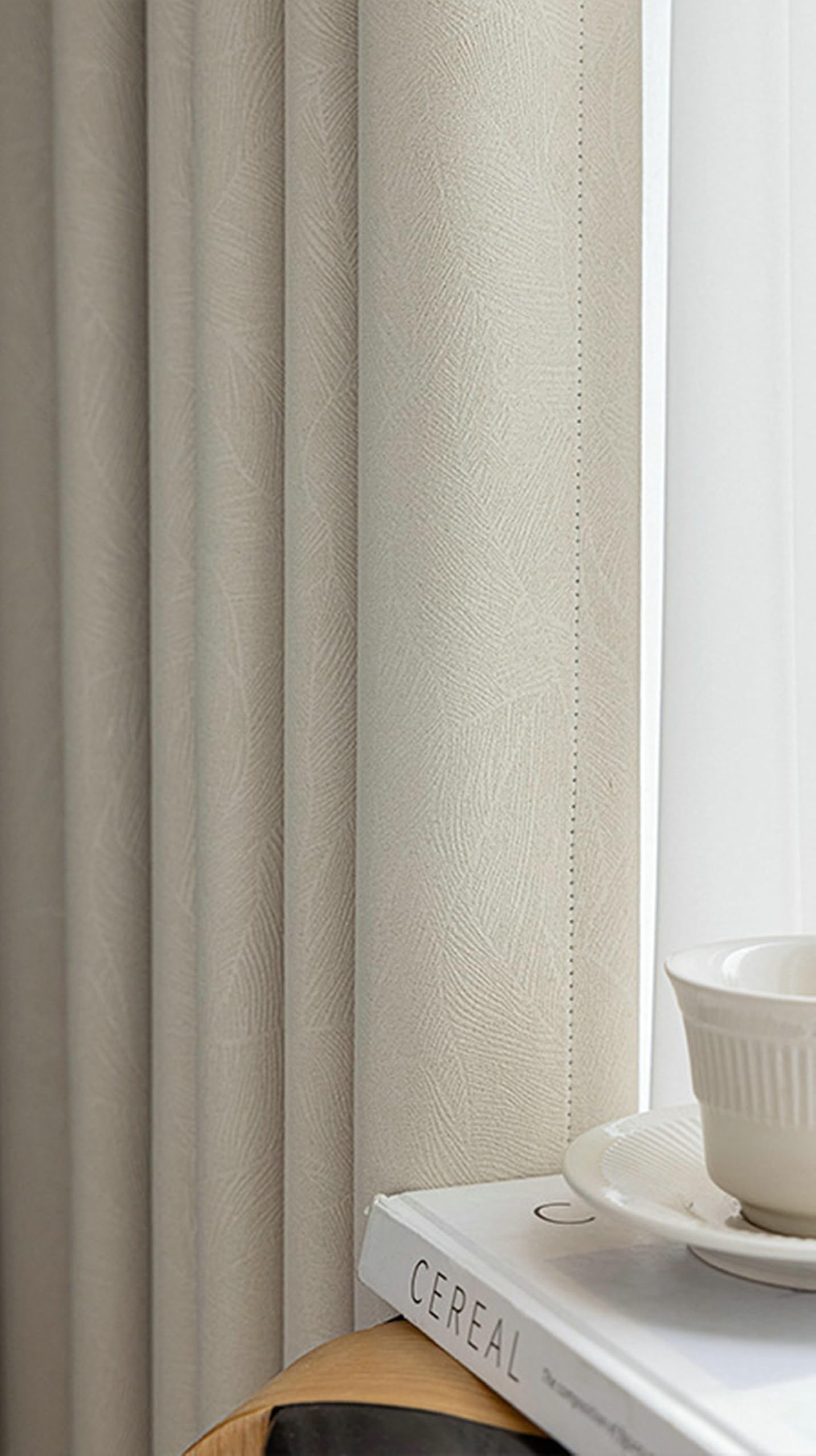 Rideaux Occultant 2 Panneaux, Rideau Thermique Occultant Chenille à Crochets Uni avec Texture Fleurs Rideau Decoration Chambre Salon Intérieurs Beige, 132L x 274H cm