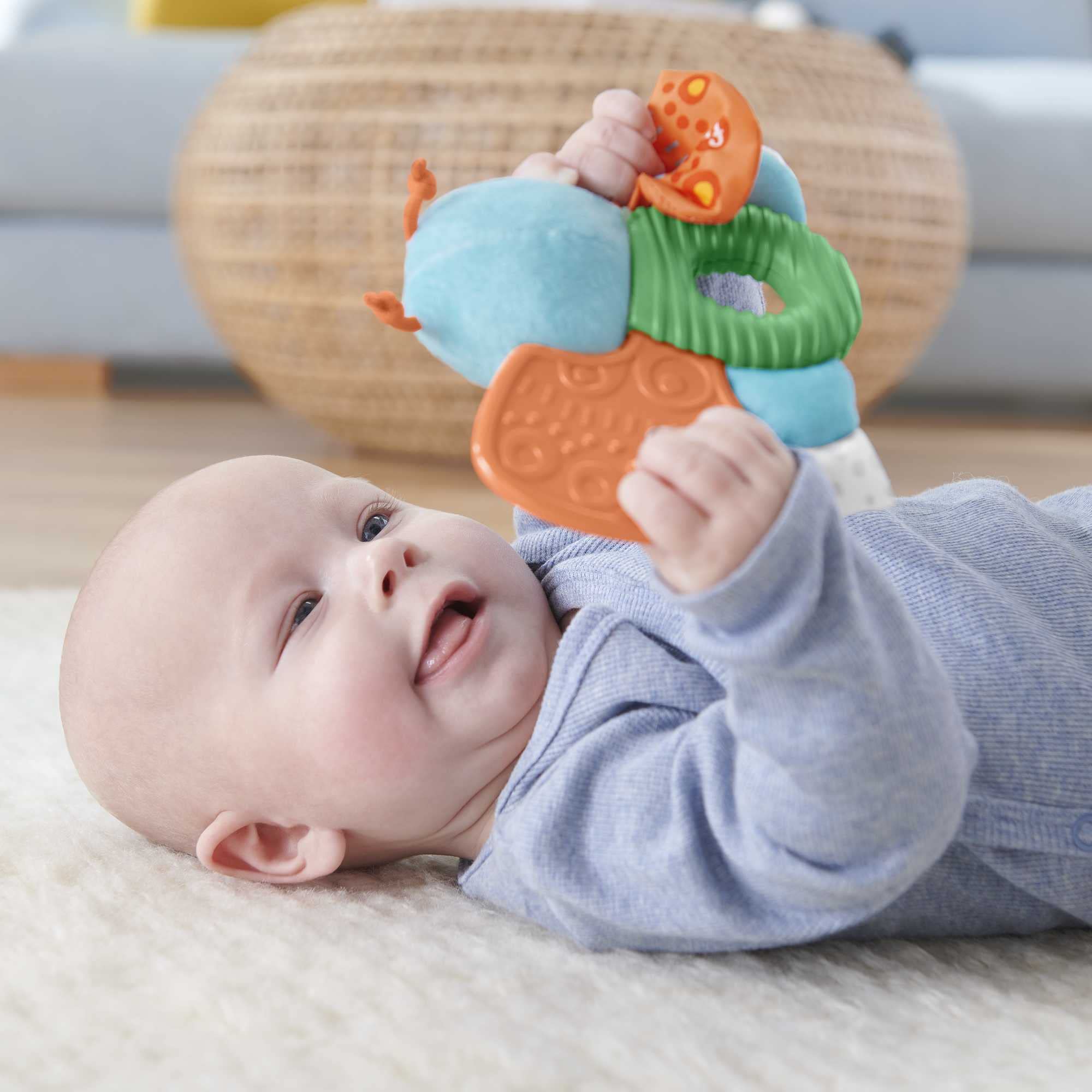 Fisher-Price Rozwijamy zmysły Zestaw prezentowy ze specjalnie dobranymi zabawkami sensorycznymi dla niemowląt od 3 miesiąca życia, HFJ92