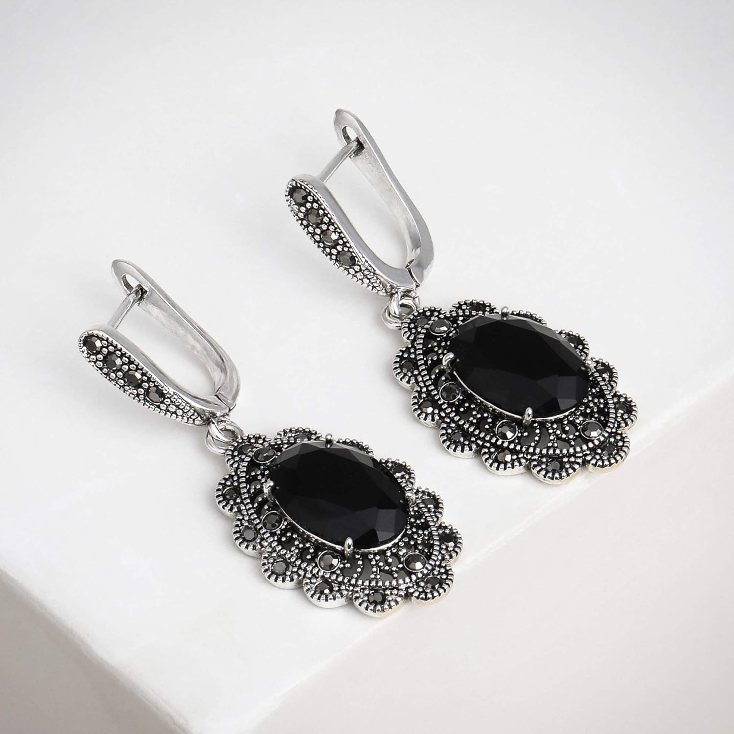 Mytys Vintage Stone Pendant Necklace & Big Stone Drop Earrings Jewelry Set for Women