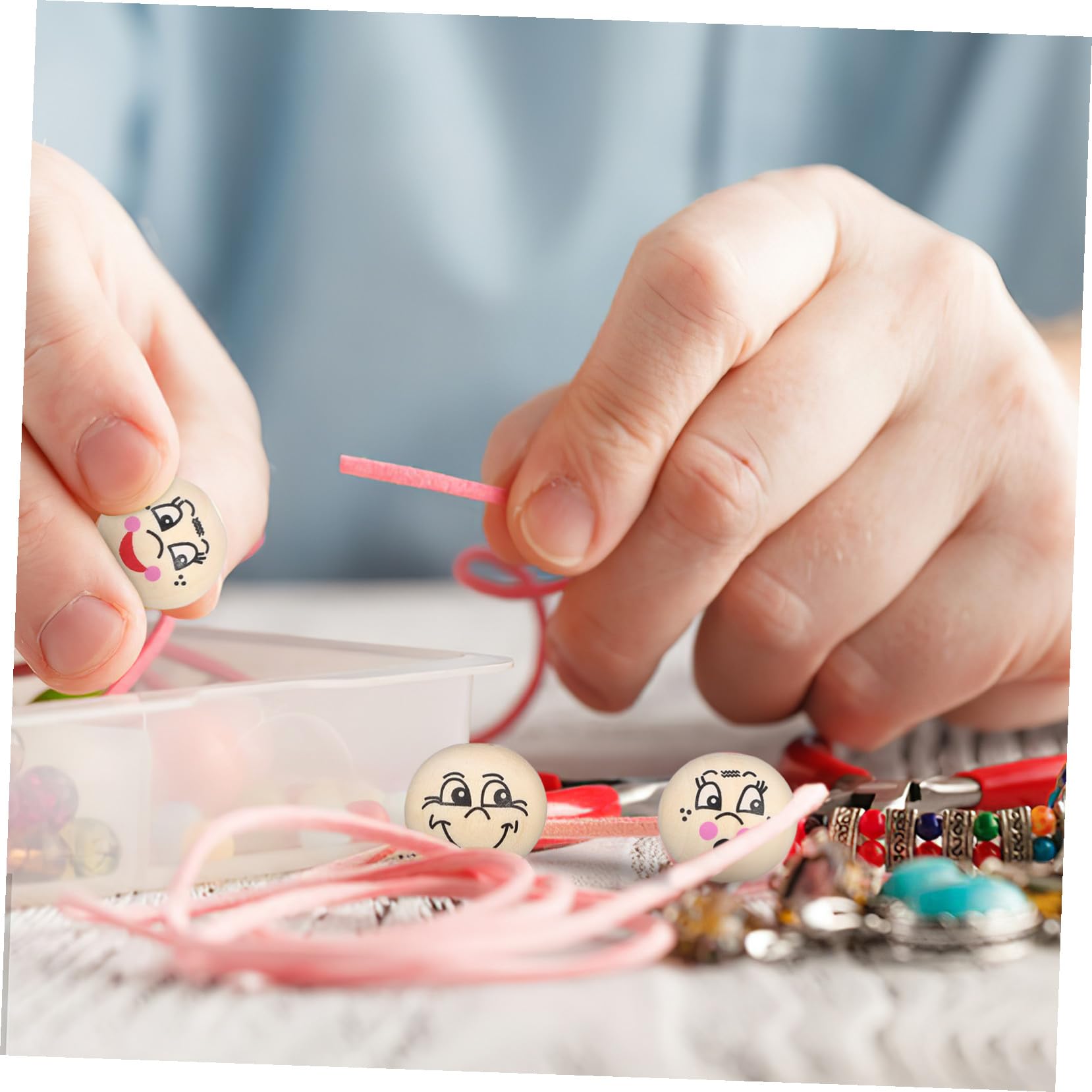 80 piezas Cuentas de Madera con Cara Sonriente para Manualidades y Pulseras DIY con Abalorios Naturales para Hacer Collares y Regalos Creativos