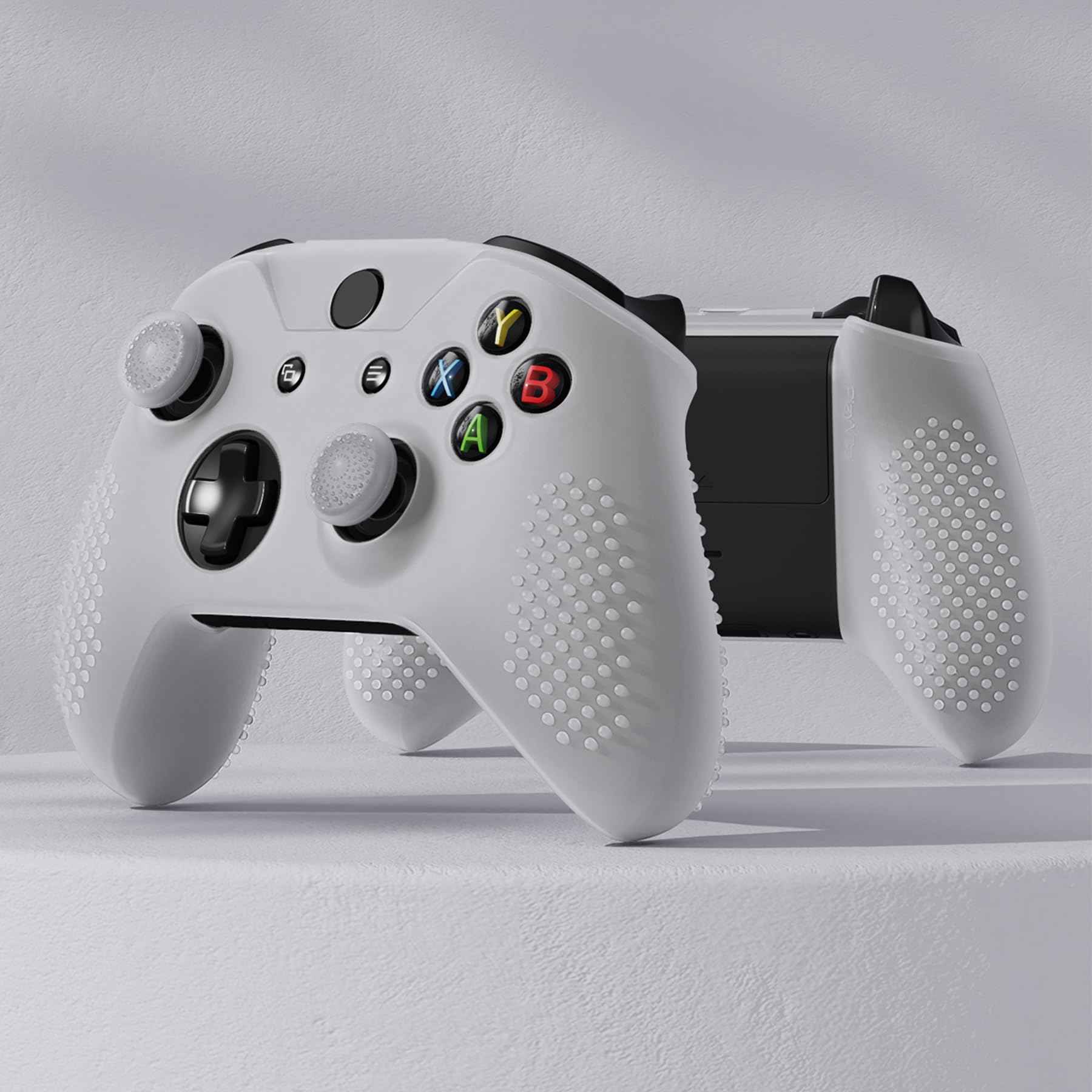 eXtremeRate Cubierta de Silicona para Xbox One S/X Control Accesorios Funda Suave Protectora Antideslizante Carcasa con 2 Tapas de Joysticks para Xbox One S/X(Brilla en Oscuridad)