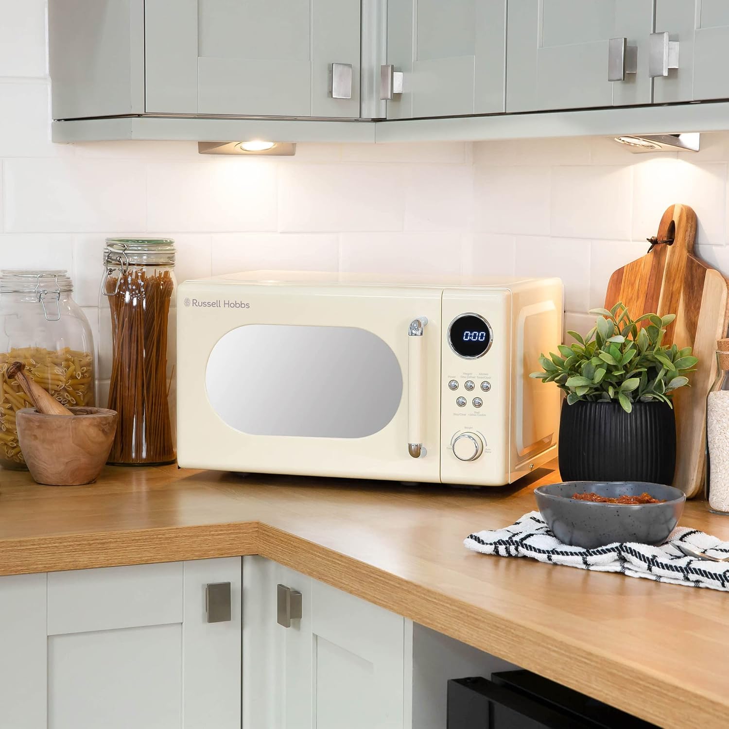 Russell Hobbs RHM2044C Retro 20 Litri Crema Digitale Microonde, 800W, Finitura Specchiera, 8 Impostazioni Auto Cook, 5 Livelli di Potenza Russell Hobbs RHM2044C Retro 20 Litri Crema Digitale Microonde, 800W, Finitura Specchiera, 8 Impostazioni Auto Cook, 5 Livelli di Potenza