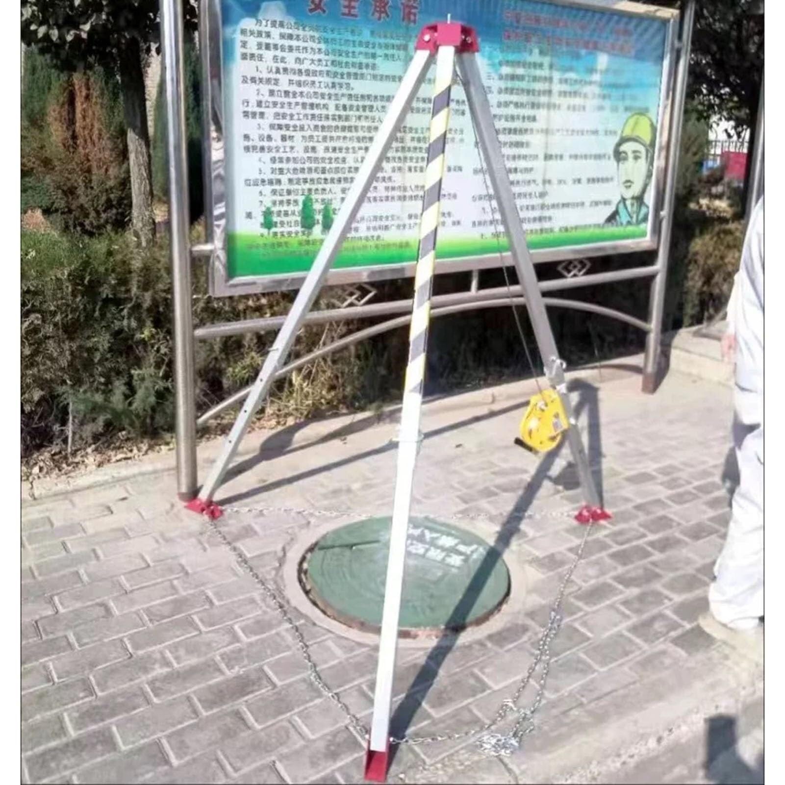 Emergency Aluminum Tripod Rescue Kit - Adjustable Safety Tripod for Confined Spaces with 2600 LB Winch and Fall Protection Device for Efficient Rescue Operations