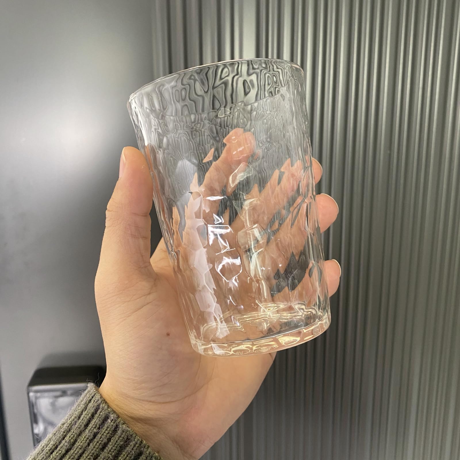 Vasos de plástico de 24 onzas (juego de 8), tazas de plástico reutilizables, tazas acrílicas sin bisfenol A, resistentes a los golpes, interior texturizado, seguro para lavavajillas (color