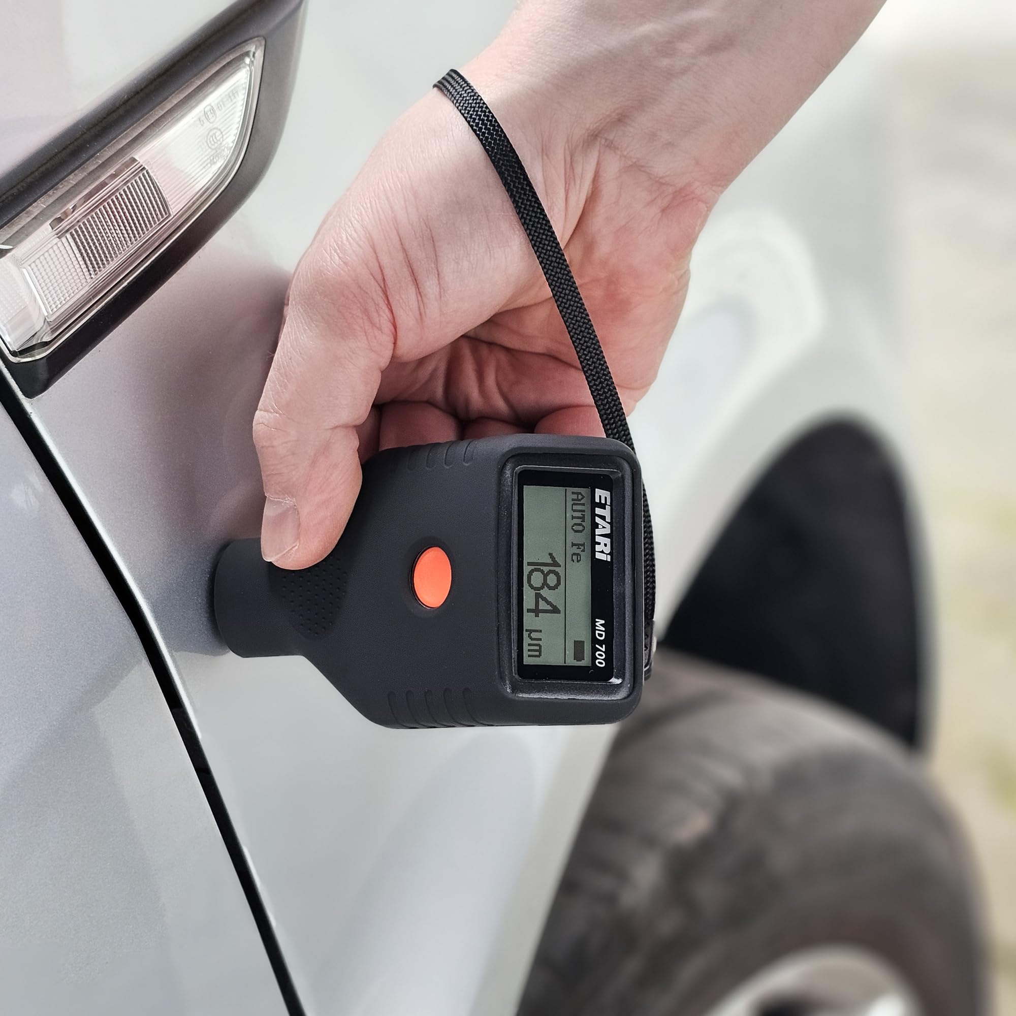 Schichtdickenmessgerät für Schichtdickenmessung am Auto