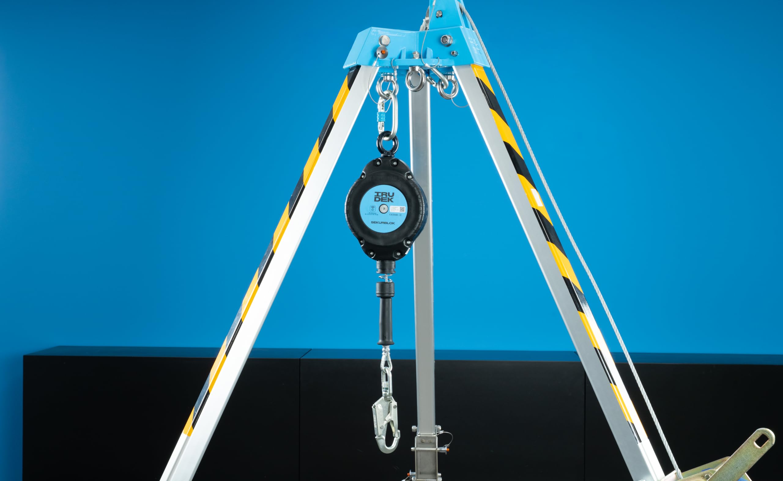 Irudek SEKURBLOK 20 – Antichute Rétractable à Câble 20 m – EN 360 – Utilisation Verticale – Charge max. 140 kg – Absorption d’Impact < 6 kN – Indicateur de Chute – Mousquetons Pivotants – NFC Ready
