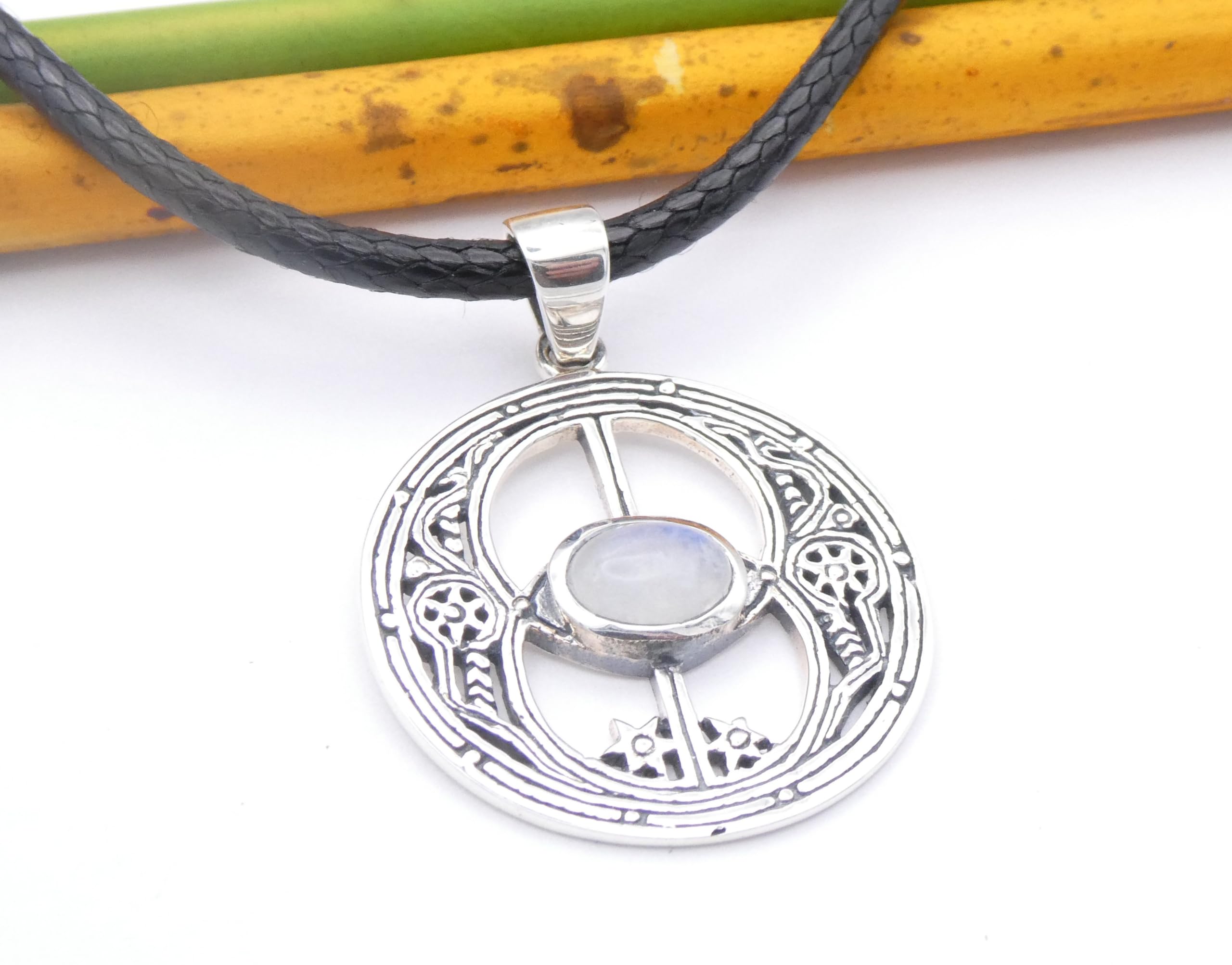 Avalon Anhänger mit Mondstein, 925 Sterlingsilber, Ø 2,4 cm, inkl. Textilband 45 cm, Damen Schmuck