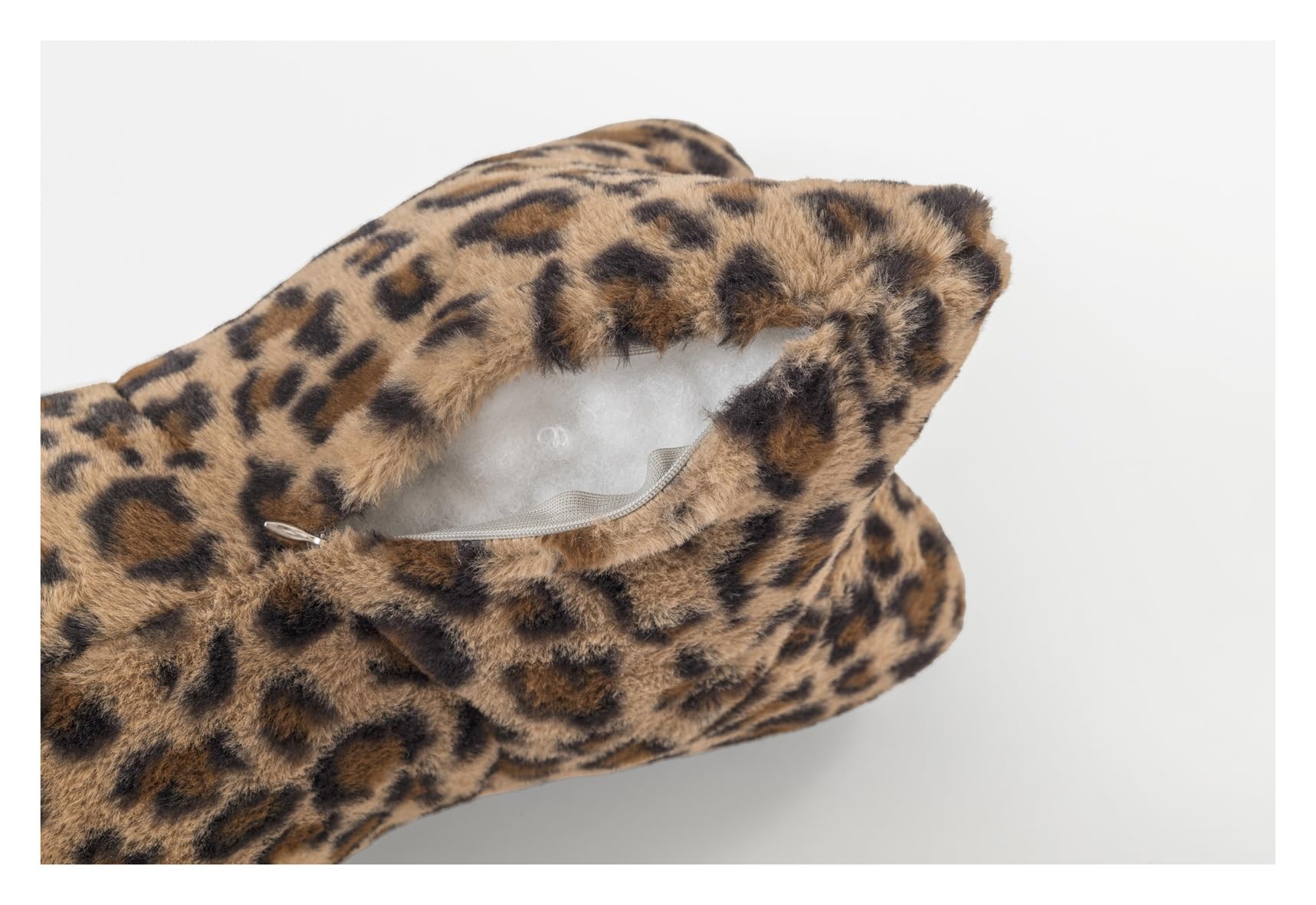 MAGMA Leseknochen | Panthera | Leopardenmuster | Nackenkissen | ca. 42x22x22 cm | Polyesterfüllung | Fellimitat | Made in Germany