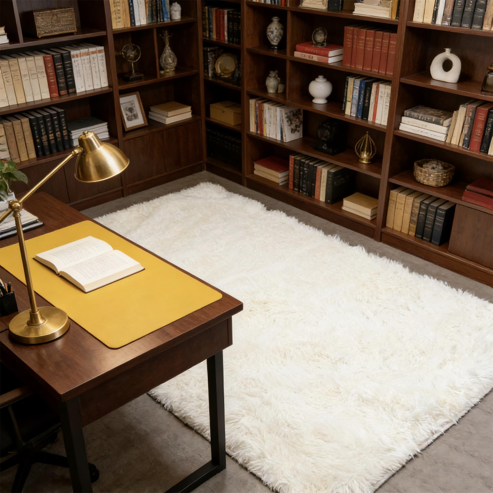 Tapis de salon à poils longs élégant et design blanc contemporain