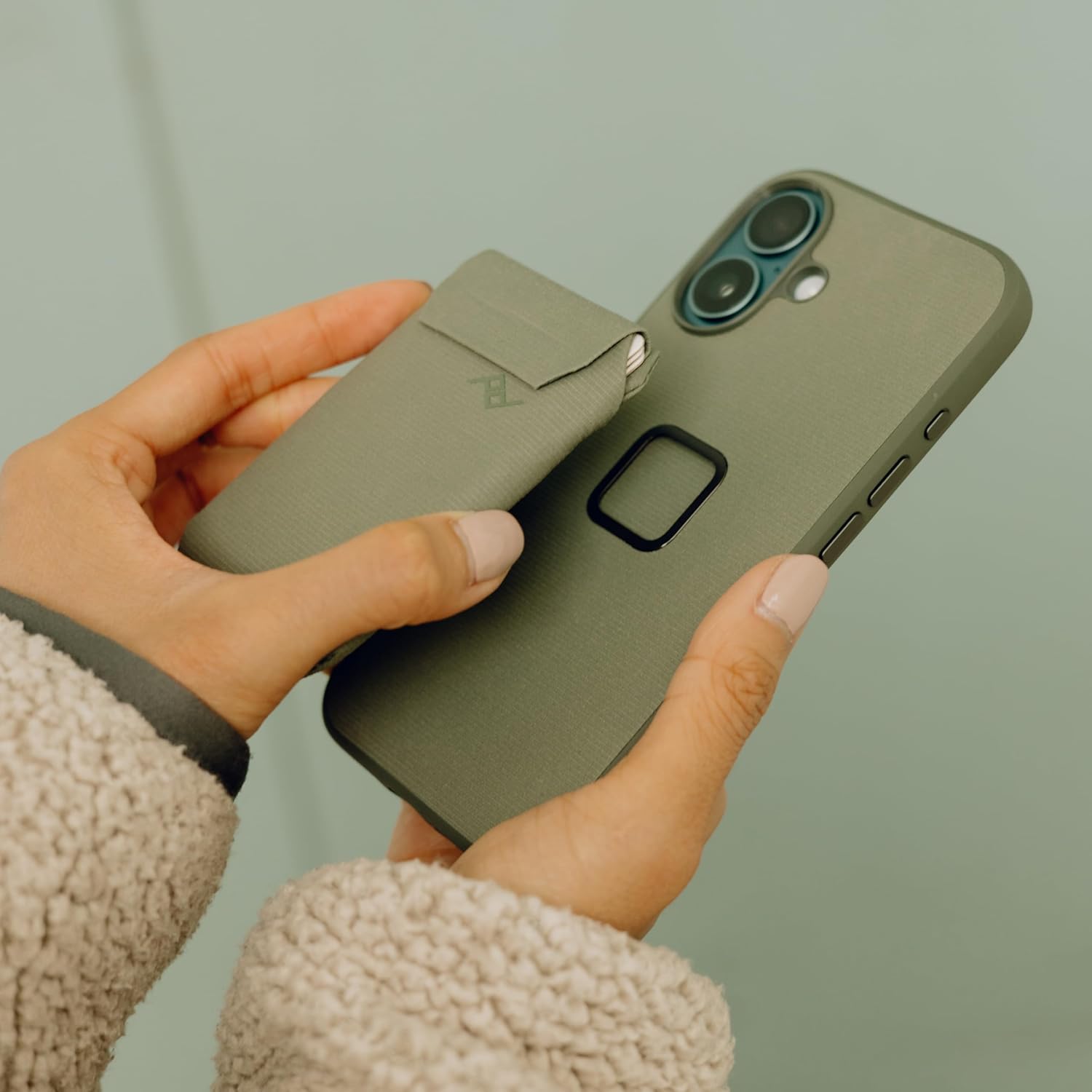 Peak Design Mobile Slim Wallet, Slim Profile, Weatherproof Nylon Fabric, Connects to Mobile Cases, MagSafe Compatible, for iPhone, Samsung and Google Pixel Phones - Image 6