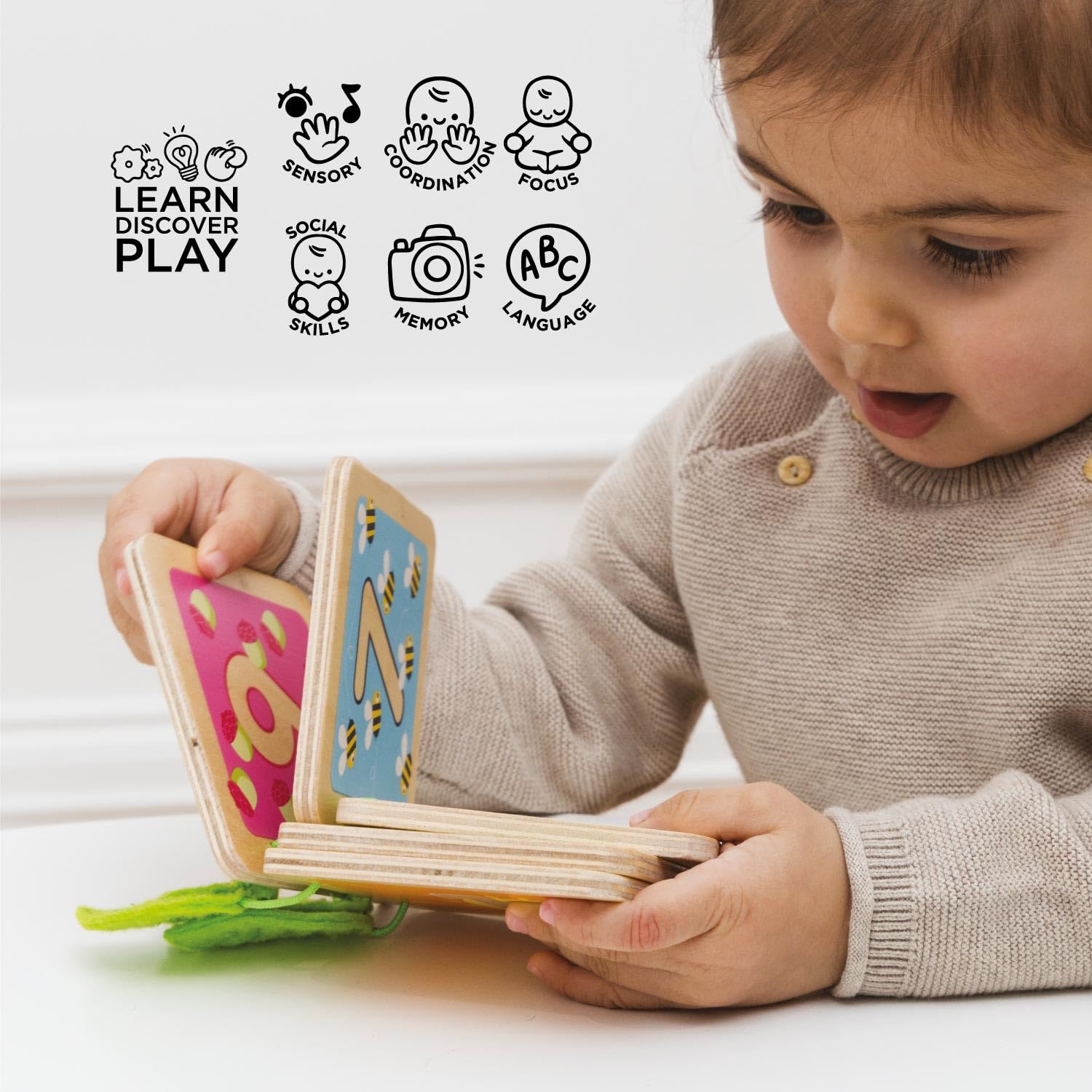 Le Toy Van - Petilou - Libro Educativo de Madera multisensorial Colorido para Contar números para niños pequeños y bebés | Adecuado para niños o niñas de 1 año +