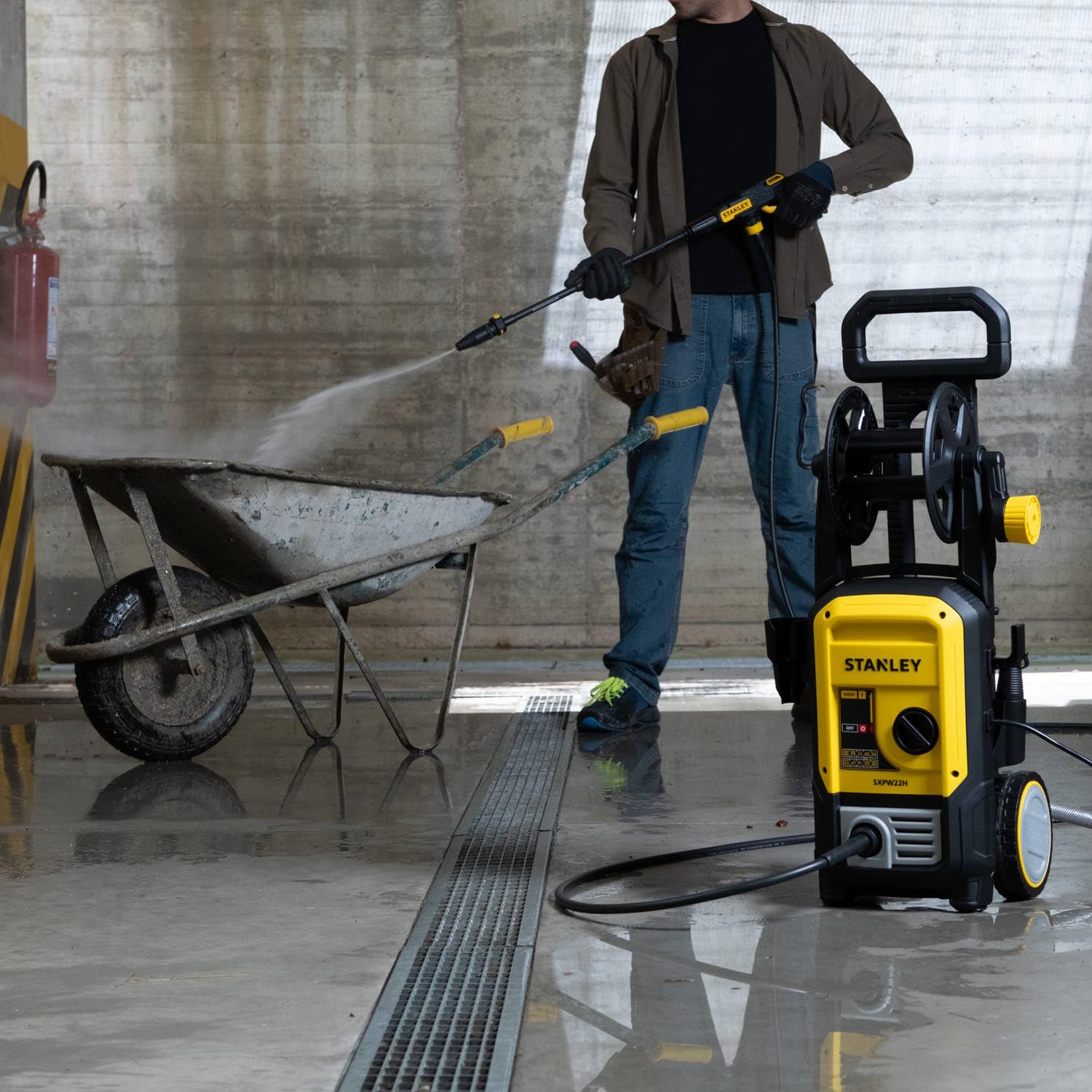 Stanley Idropulitrice SXPW22HP ad Alta Pressione, con Patio Cleaner e Spazzola Fissa, per Auto ed Esterni Casa, Pressione max. 160 bar, Portata max. 480 l/h, Potenza Assorbita 2200 W