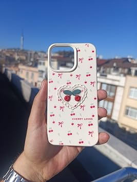 Cherry Loves Nakışlı Kawaii Kiraz Desenli Telefon Kılıfı – iPhone ile Uyumlu, Darbe Emici, Şık ve Dokulu Arka Kapak (kiraz, iphone 14 pro max)