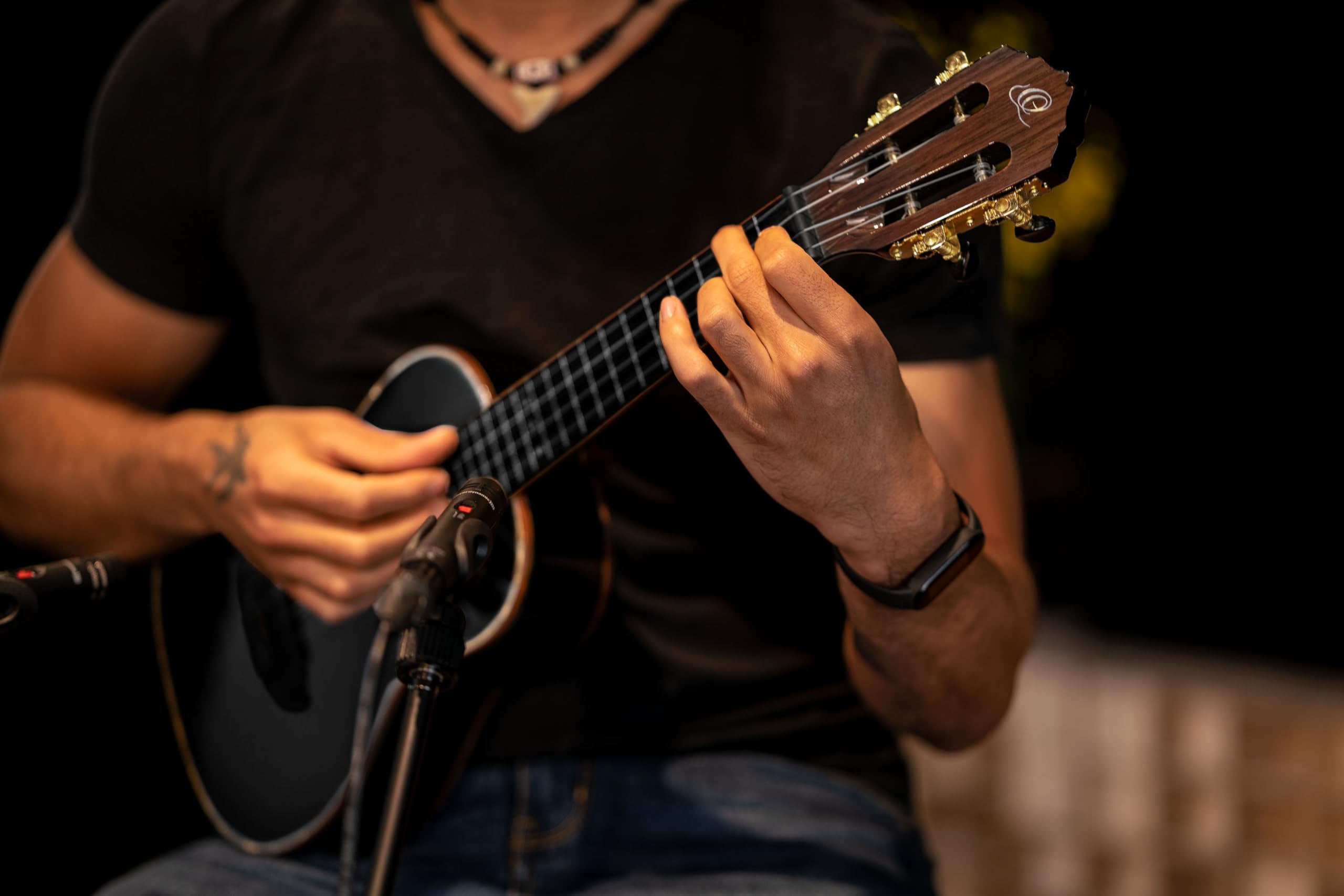 Ortega Guitars Konzert Ukulele Akustisch – Onyx Series – Inklusive Gigbag – Fichte, Mahagoni, Schwarz (RUOX-CC)