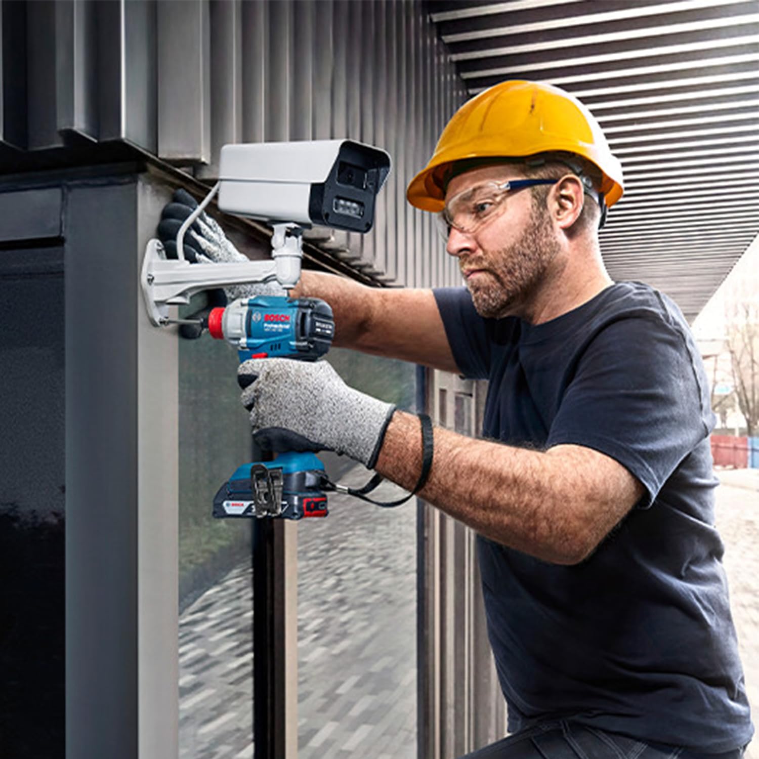 Bosch Professional 18 V firmy Bosch: akumulatorowa wkrętarka udarowa GDX 18V-285 i wiertarko-wkrętarka akumulatorowa GSR 185-LI (2x GBA 18V 2.0Ah, ładowarka GAL 18V-20, walizka)