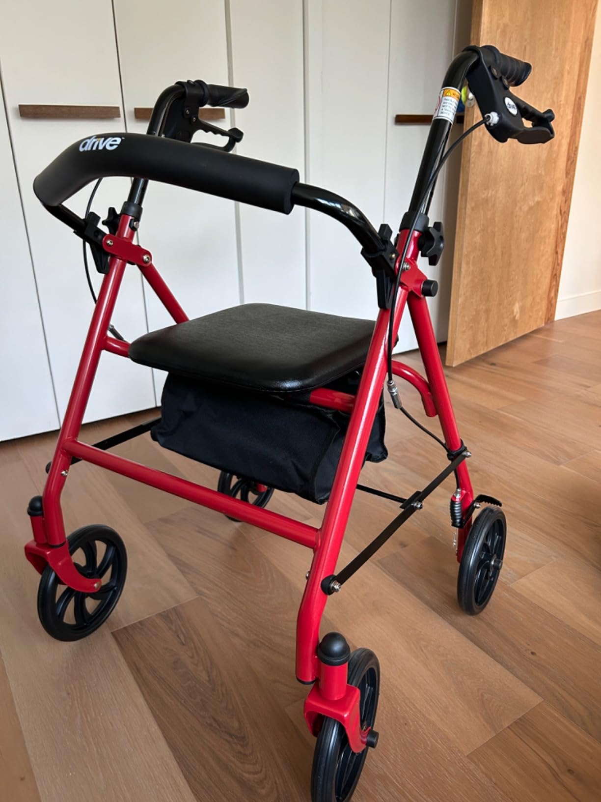 11/mo Finance Drive Medical 10257RD1 4 Wheel Rollator Walker With