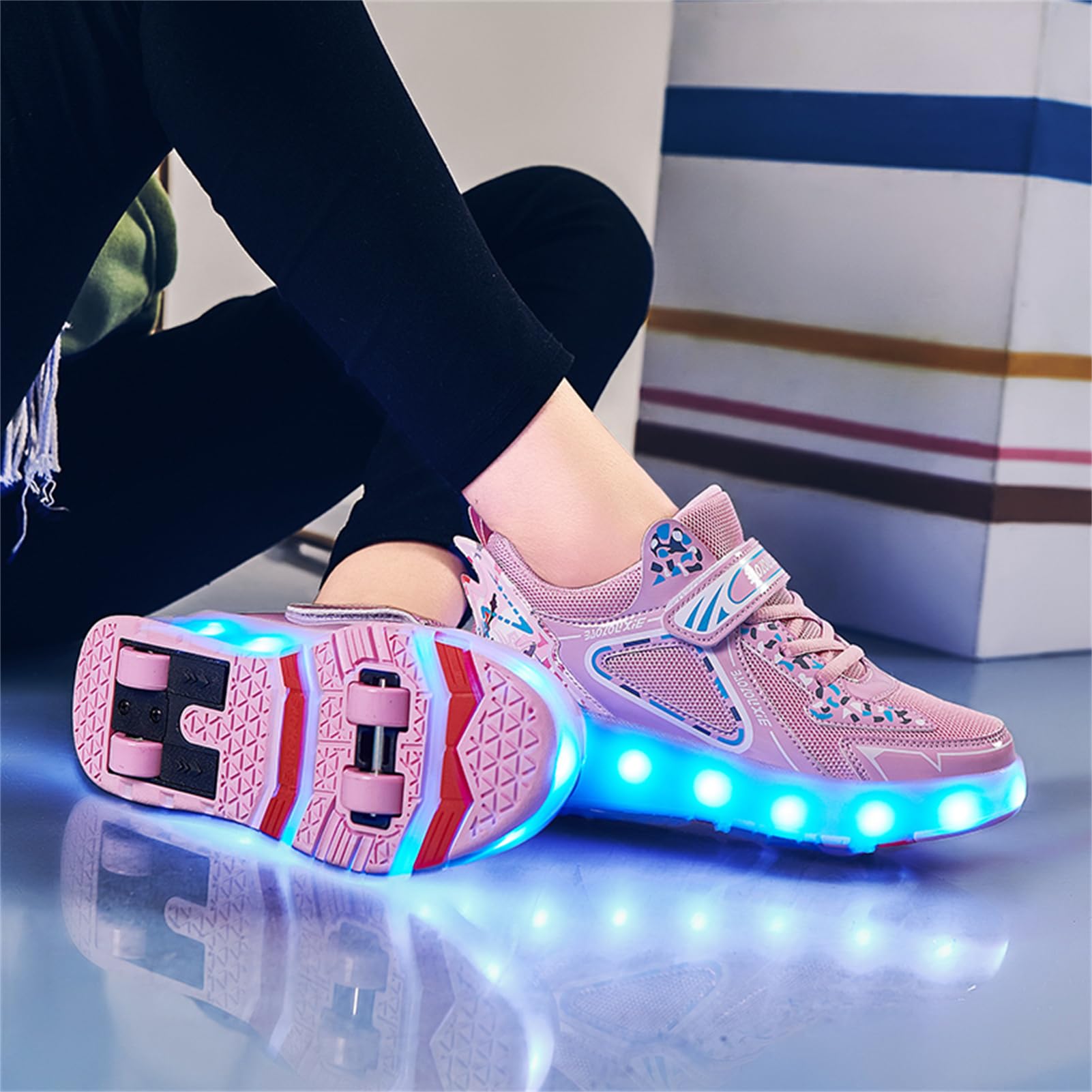 Jungen Mädchen Skateboard Schuhe mit LED Blinkend Schuhe mit 4 Rollen Rollen Skate Automatisch Einziehbar Komfort Outdoor Sportschuhe für Kinder