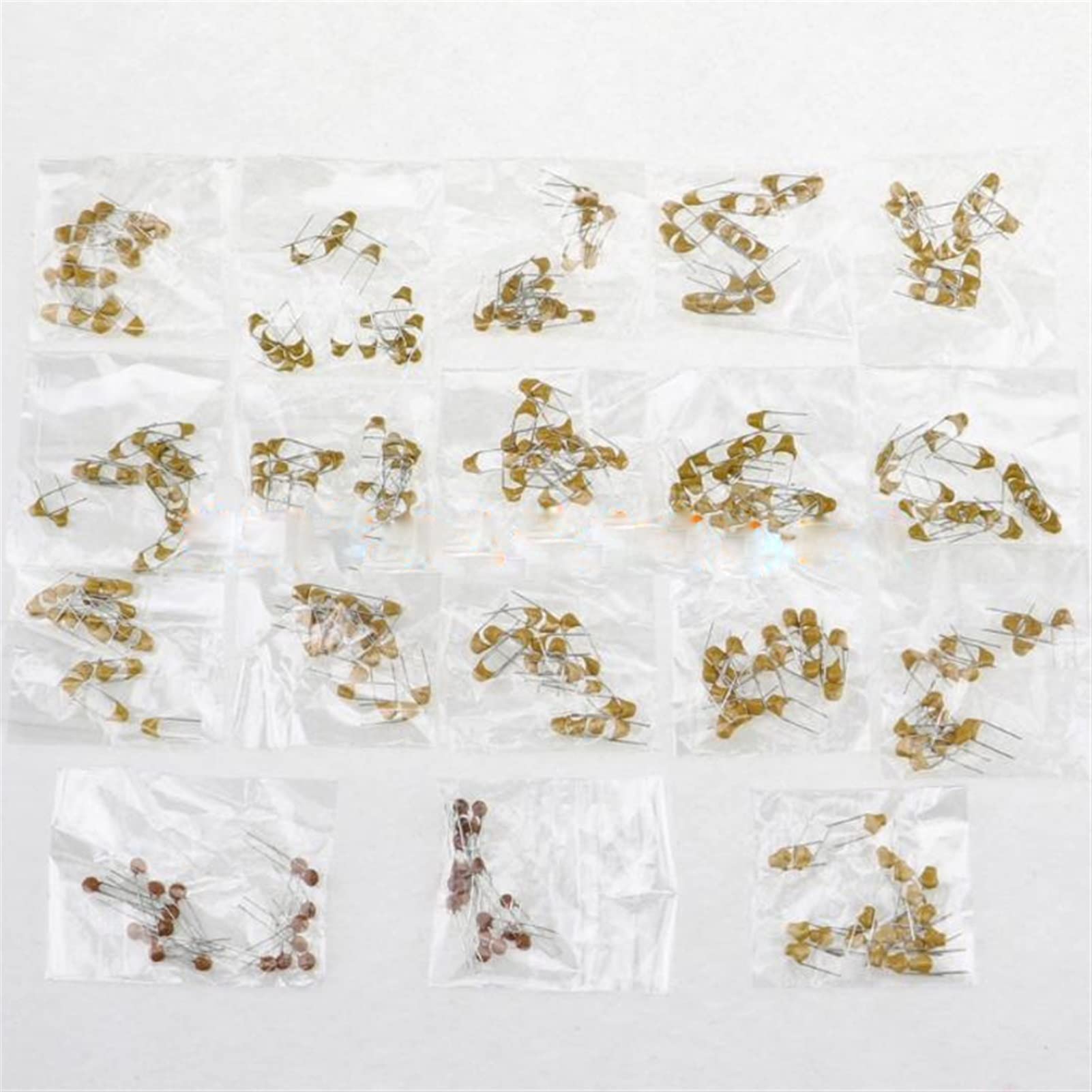 Condensatori 360 pezzi 18 valori x 20 pezzi confezione di condensatori 5pF~820pF 50V kit di assortimento di condensatori ceramici multistrato DINZHHENGYIN