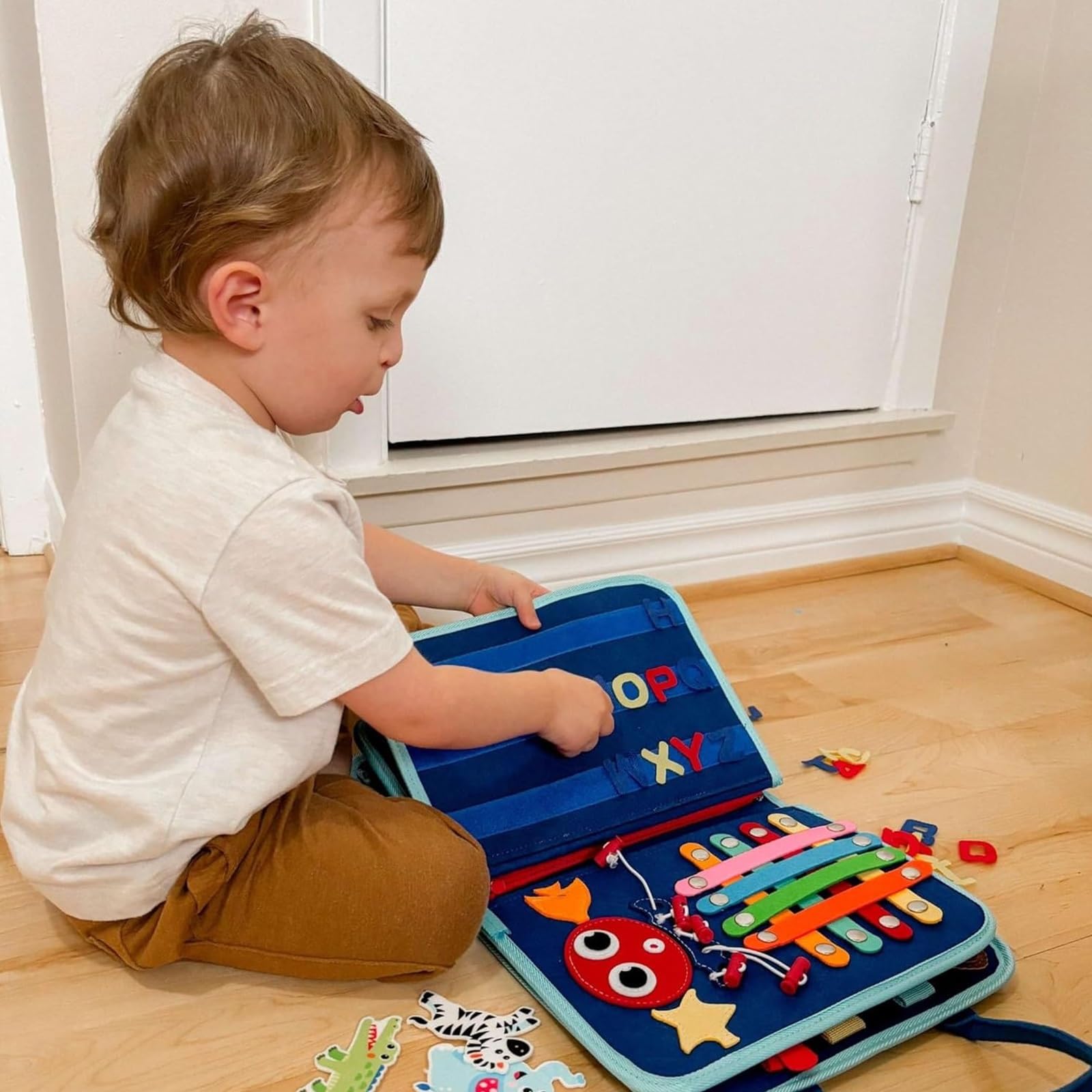 Tibatoes Montessori Busy Board, tavolo da gioco Montessori Tibatoes for bambini piccoli, for lunghi viaggi in auto e gite estive, senza schermi, senza crolli nervosi, solo gioco concentrato.(Style-m)
