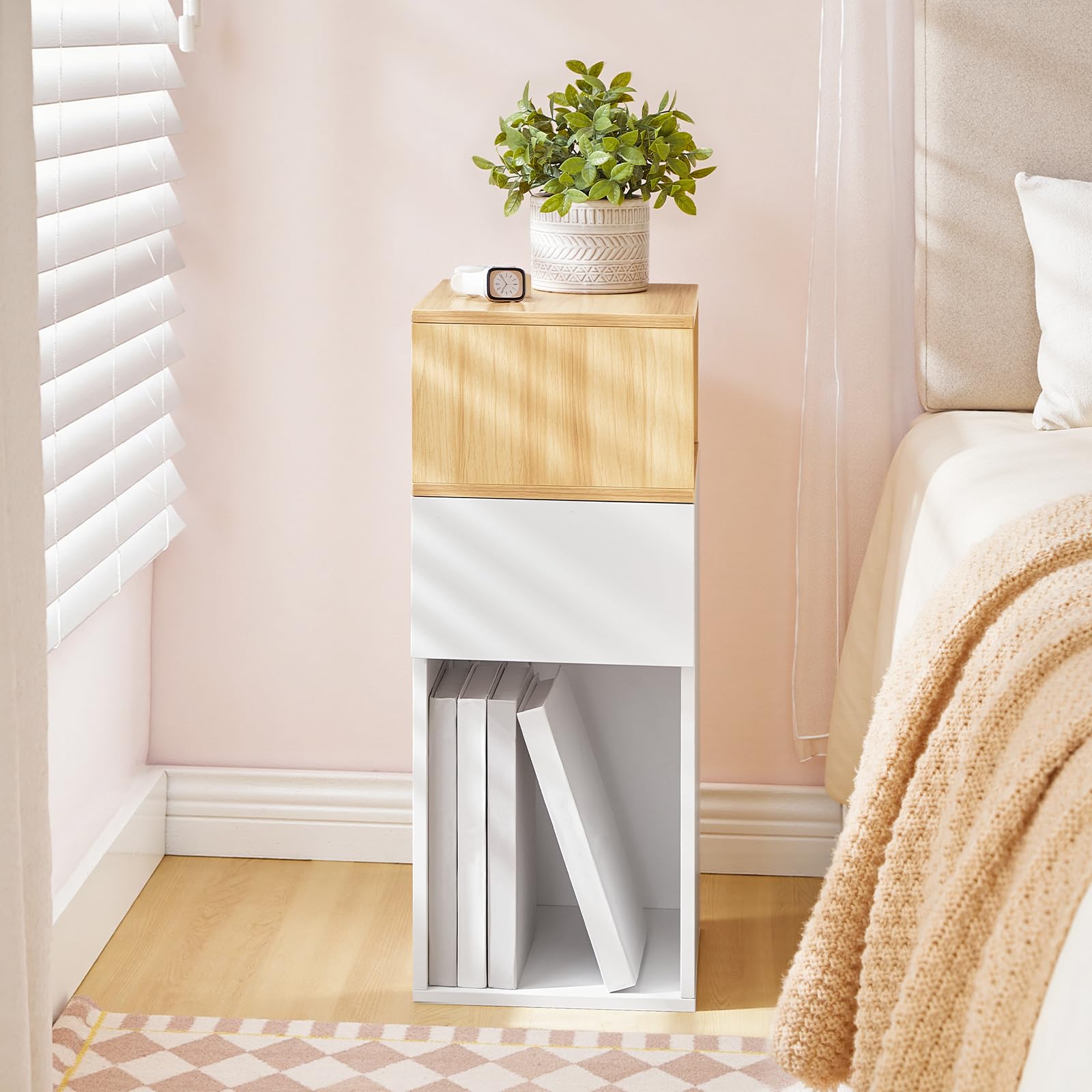 HOOBRO Mesita de Noche Estrecha con 1 Cajón y 2 Compartimentos Abiertos, Mesa Auxiliar Pequeña, Mesa Lateral para Sofá, para Dormitorio, Salón, Blanco y Natural EWN196BZ01