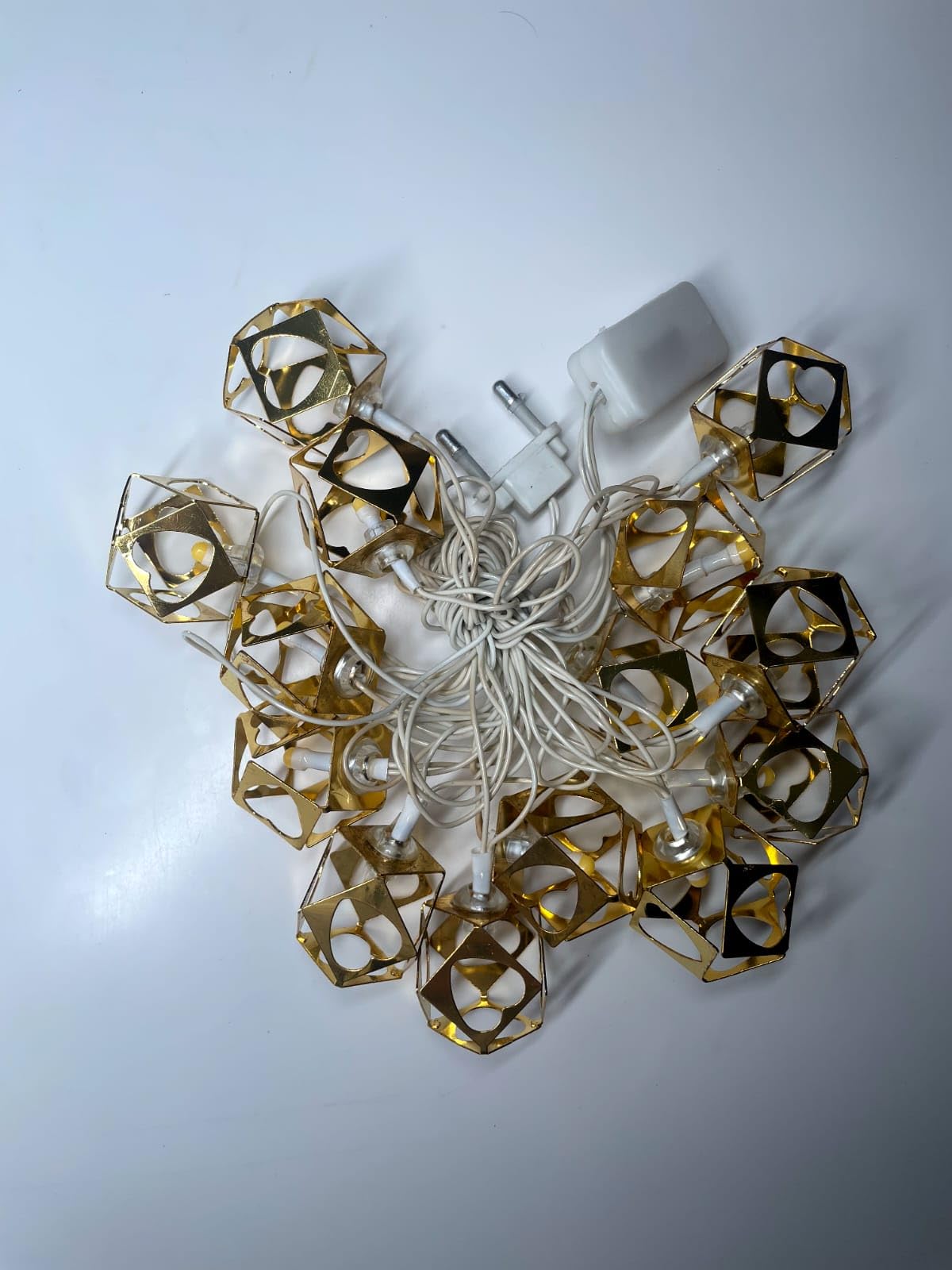 NIYA - LIGHT UP LIFE Golden Metal Heart String LED Lights LED Garland Pack of 1 (Modern, NL-14-3B, Metal, 4m, 1, NL-14-3B)