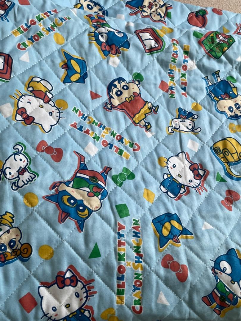 クレヨンしんちゃん ハローキティ コラボ レア マルチカバー Amazon.co