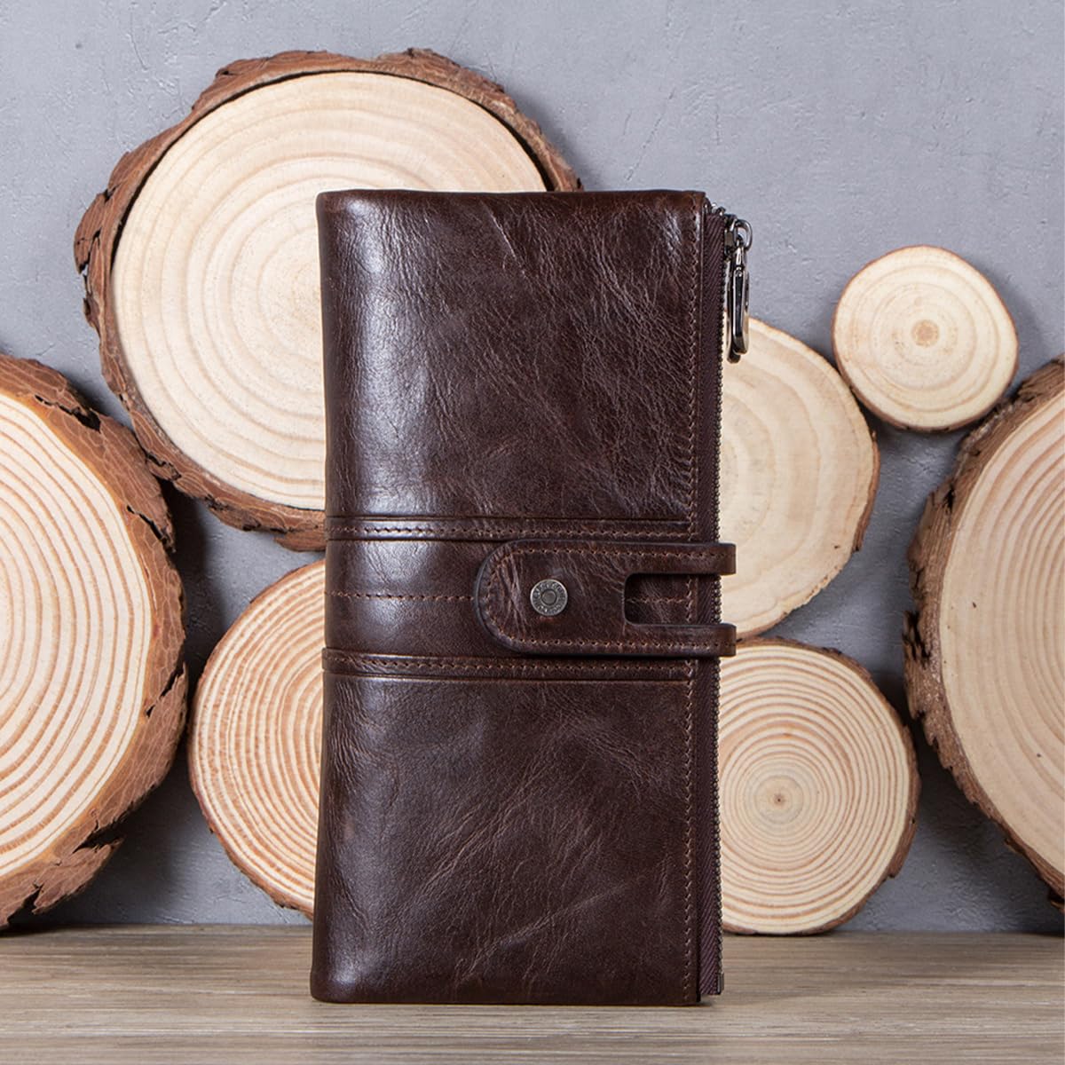 CONTACTS Carteira Longa de Couro Legítimo Feminina, Porta-Cartões (13 Slots), 1 Slot para Chip SIM/SD, Bolso para Celular e Dinheiro com Zíper, Porta-Moedas(Marrom) Carteira… em promoção! Veja a oferta e mais achadinhos de Bolsas 4 Hoje é o melhor dia para comprar CONTACTS Carteira Longa de Couro Legítimo Feminina, Porta-Cartões (13 Slots), 1 Slot para Chip SIM/SD, Bolso para Celular e Dinheiro com Zíper, Porta-Moedas(Marrom) Carteira… com aquele preço maroto! Promoção! Aproveite a oferta! 4