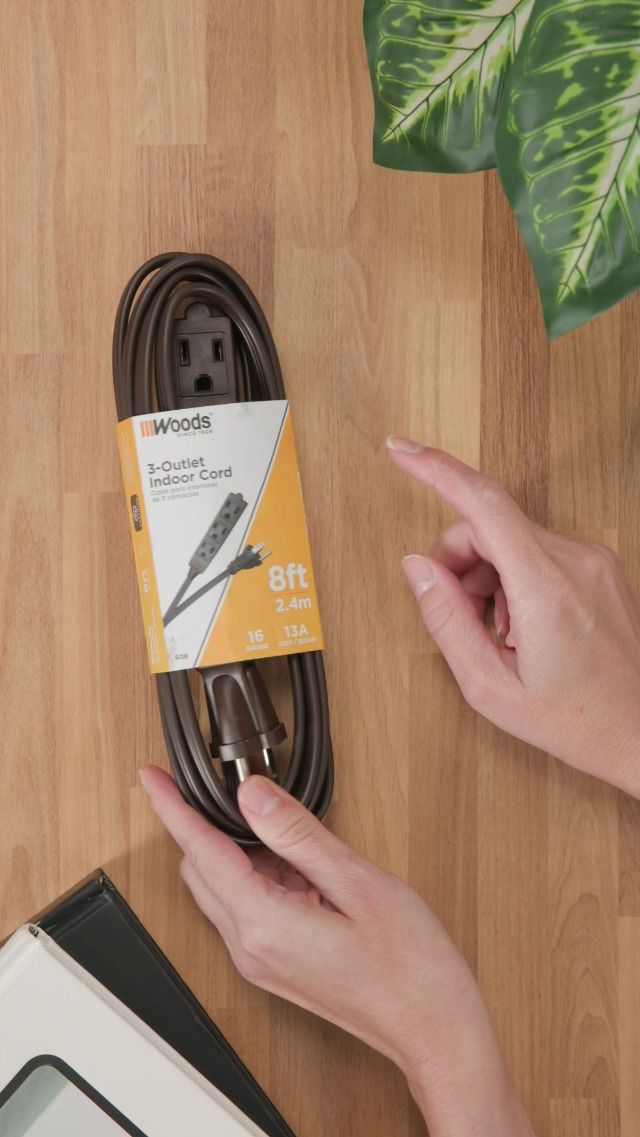 Woods Light Duty Extension Cord, 8Ft, 16 Gauge, SPT-2, 3 Outlet