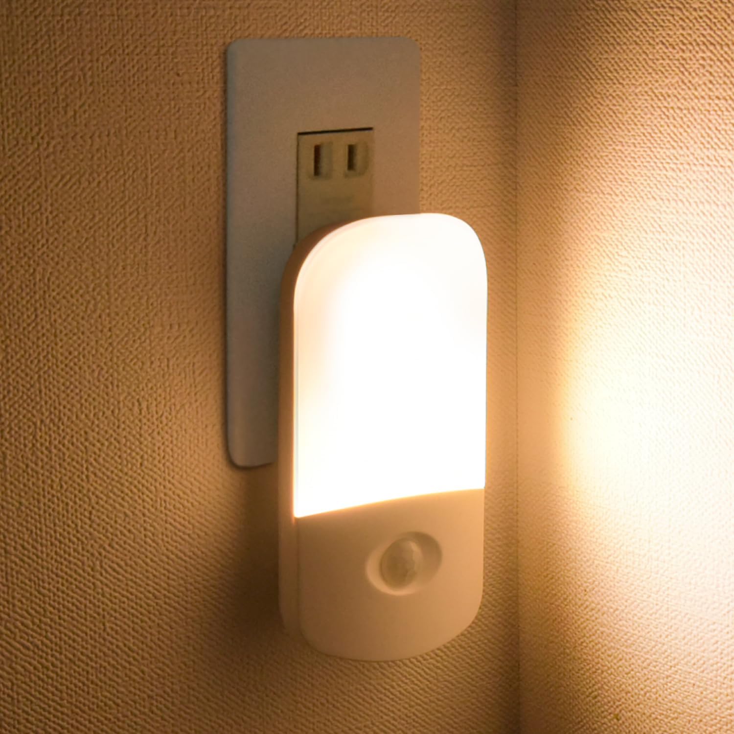 Amazon.co.jp: led センサーライト 室内 フットライト ナイトライト センサー コンセント フットライト 人感センサー 非常灯 ...