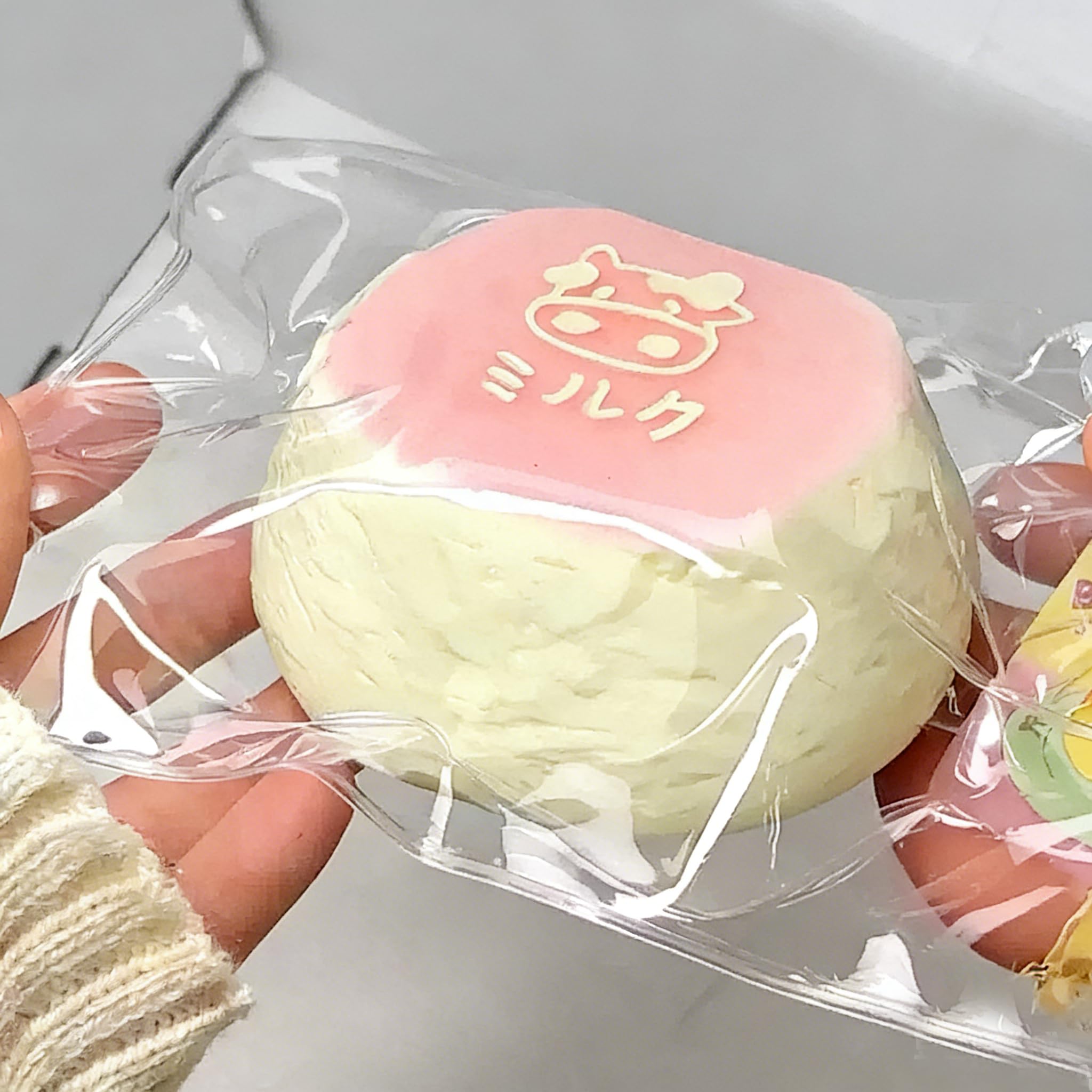 Amazon | スクイーズケーキおもちゃ 食べ物シリーズ – ケーキ・パン