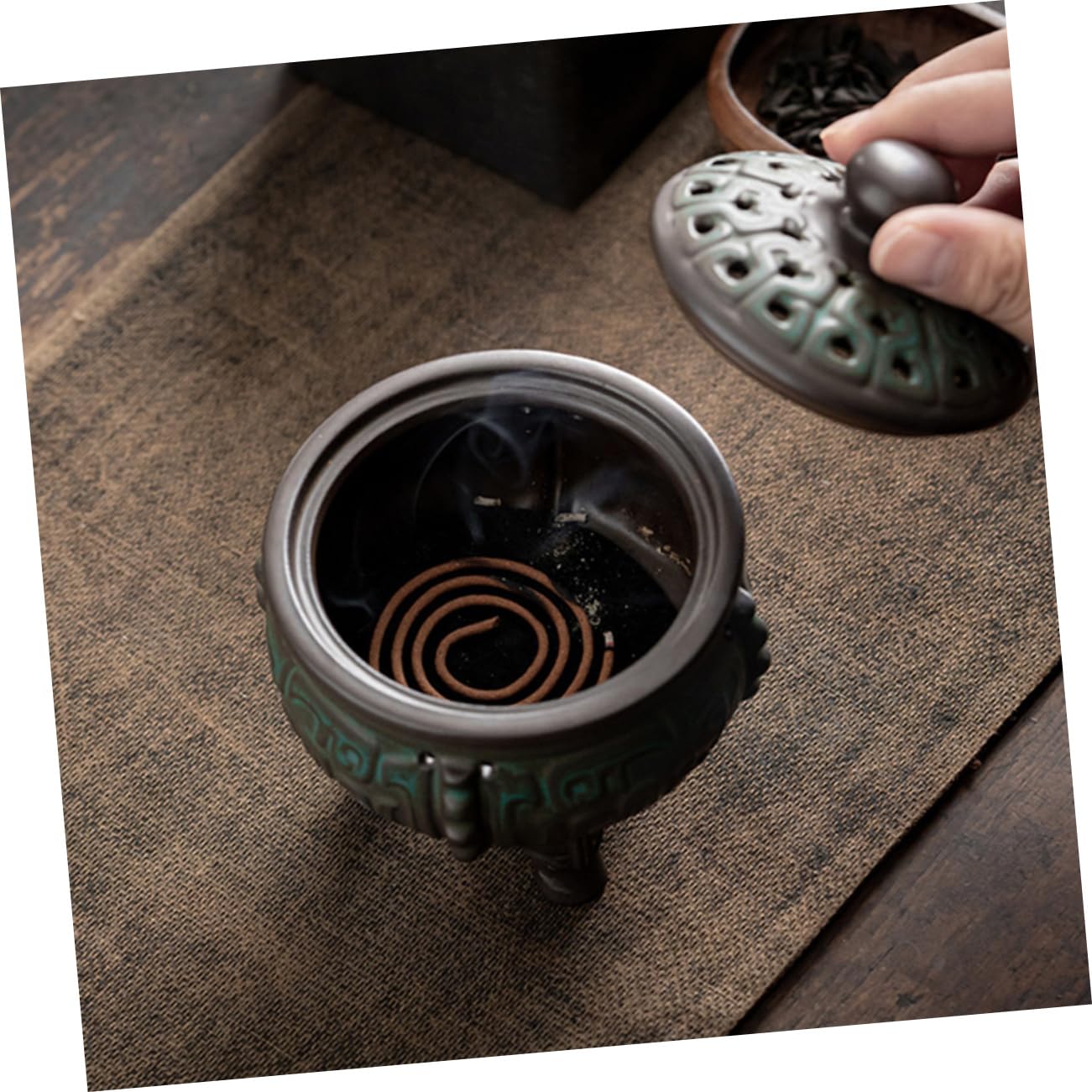 Keramik Räuchergefäß im Vintage Stil für Wohnzimmer und Arbeitszimmer | Deckel, Klassisch Geformte Deko im Antiken Teekannen Look, Passend für Räucherspiralen