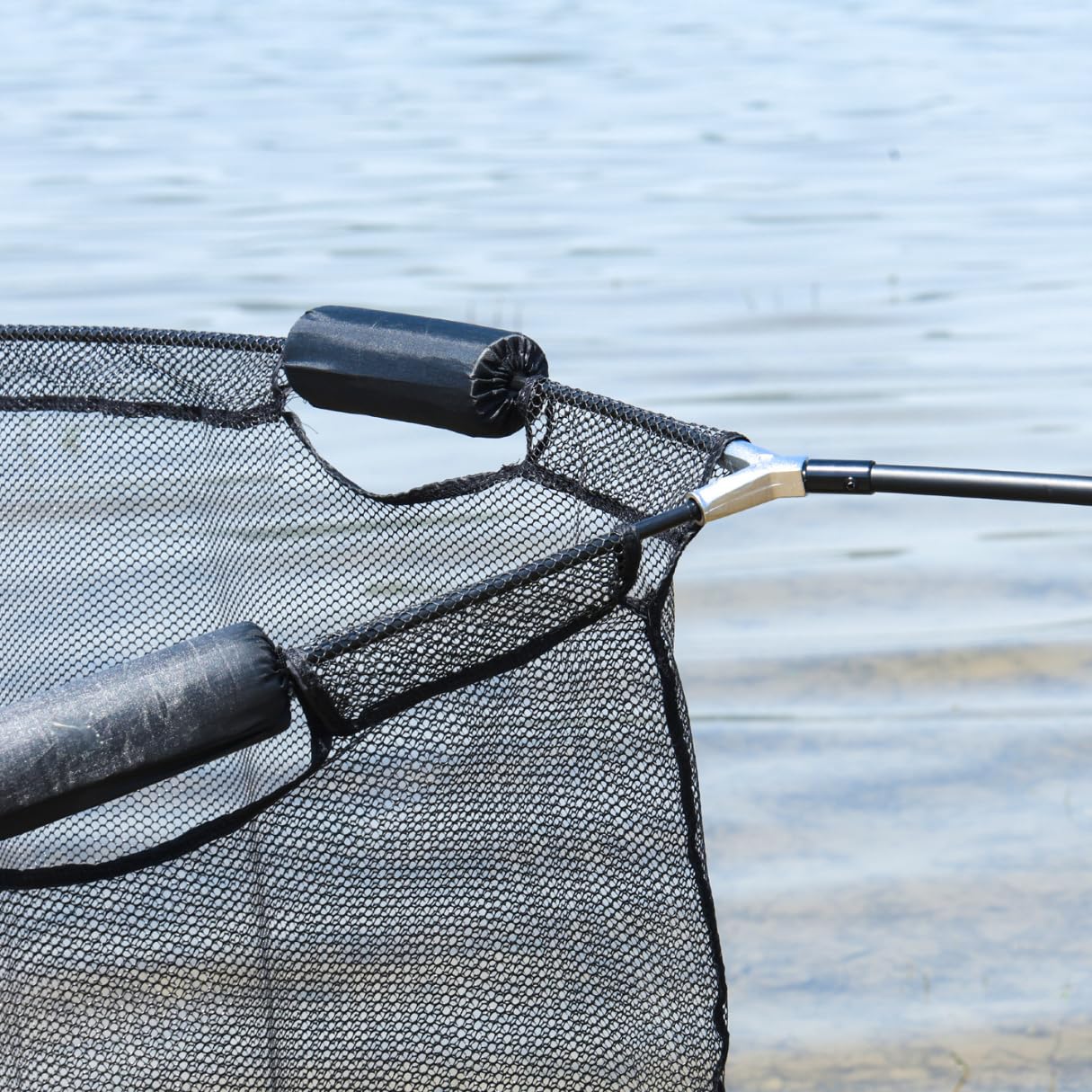 MK-Angelsport Karpfenkescher 42 Zoll – 2-teilig & gummiert – robuster Kescher für Karpfenangeln – faltbar, teleskopierbar & fischschonend – Angelkescher mit Netz für Profi & Einsteiger