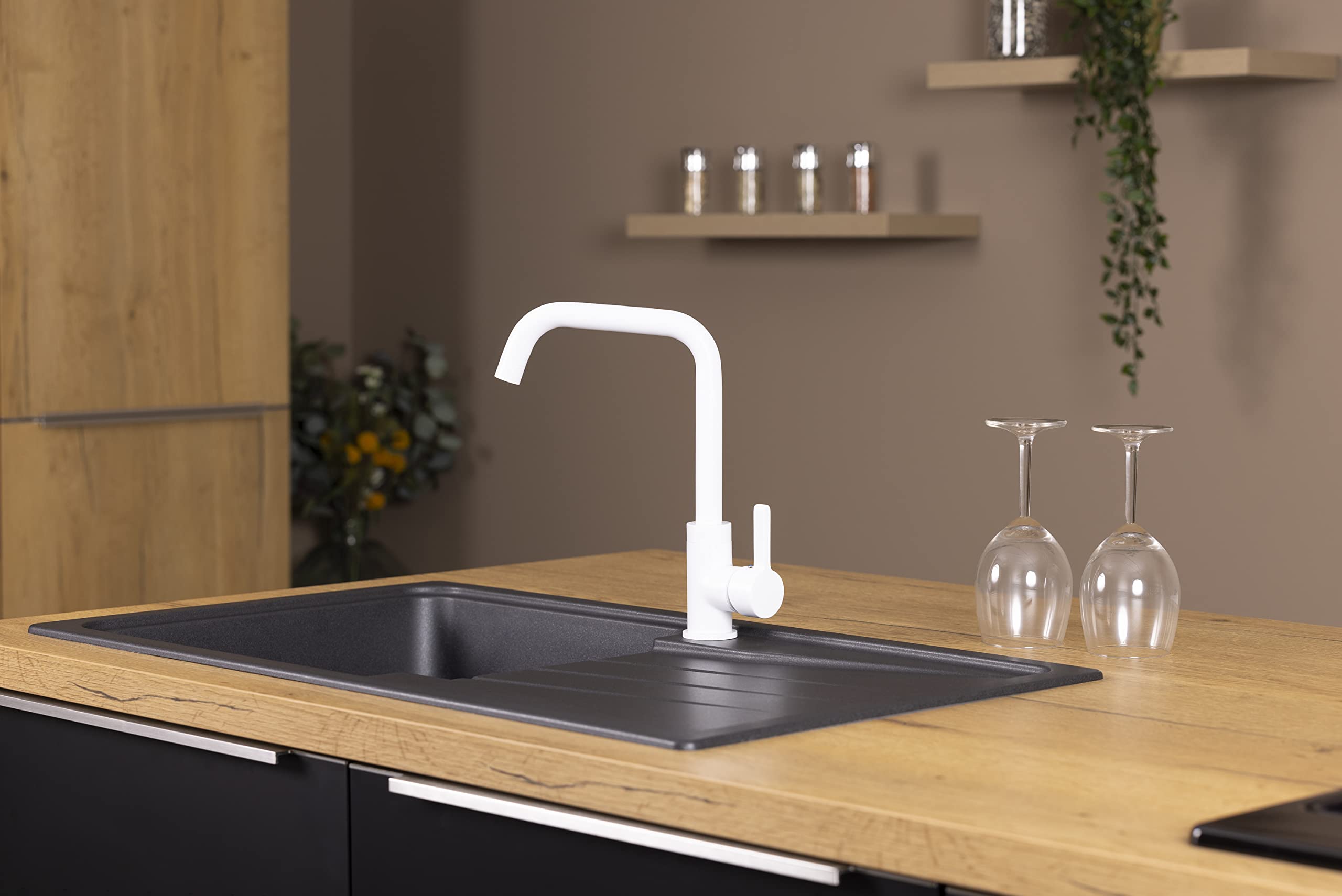 Mitigeur d'évier haut bec L finition Blanc Mat COLORADO by Eurosanit | cartouche céramique 35 mm avec butée à point dur (économie d'eau) | Corps et poignée métal | 2 flexibles inox F3/8