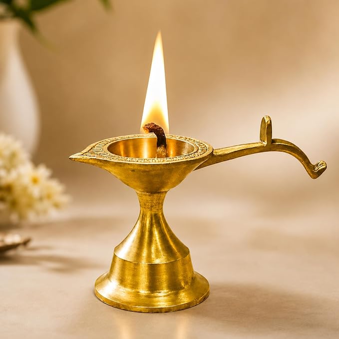 Kitchen Expert Brass Aarti Diya with Handle | Traditional Deepak Stand for Pooja | Single Brass Puja Item for Home & Mandir | Decorative Arti Lamp