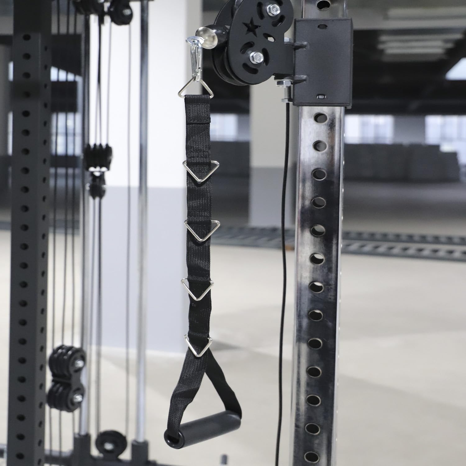 Train Hard® Erweiterbare Station Kabelzug Trainer Latzugstation Kraftstation Cross Over mit Klimmzugstange, Bizeps- / Trizeps-Stange zur Brandneues Modell 2024