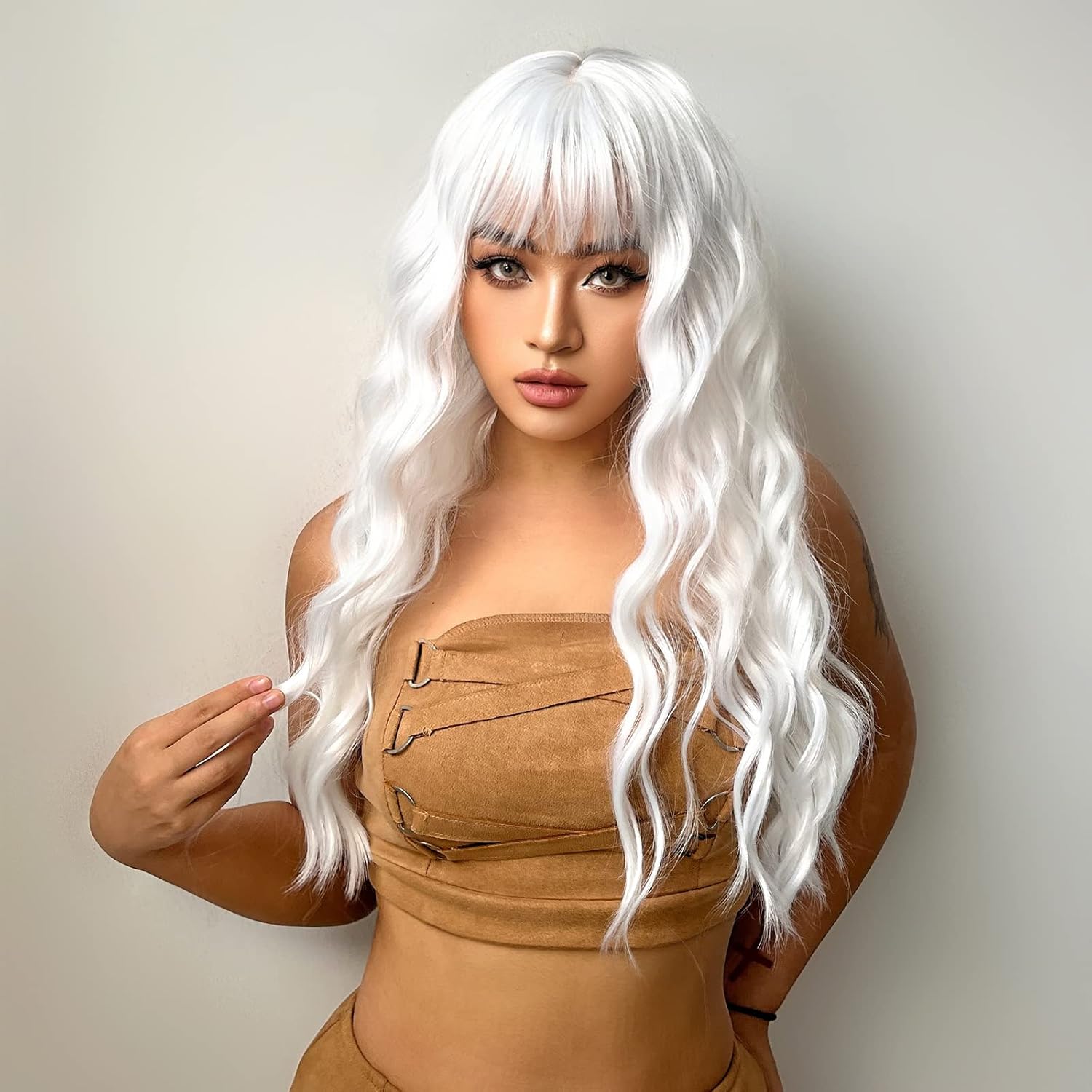 AISI BEAUTY White Wig with Bangs Synthetic Long Wavy Curly Wig for Women for Halloween Cosplay Party Use 24 Inch
