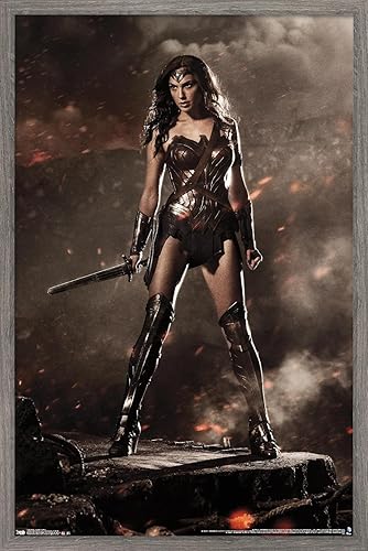 Miniatura 10 de Trends International DC Comics Movie-Batman v Superman-Wonder Woman Wall, 22.375 x 34 pulgadas, paquete de póster y clip premium Paquete de póster