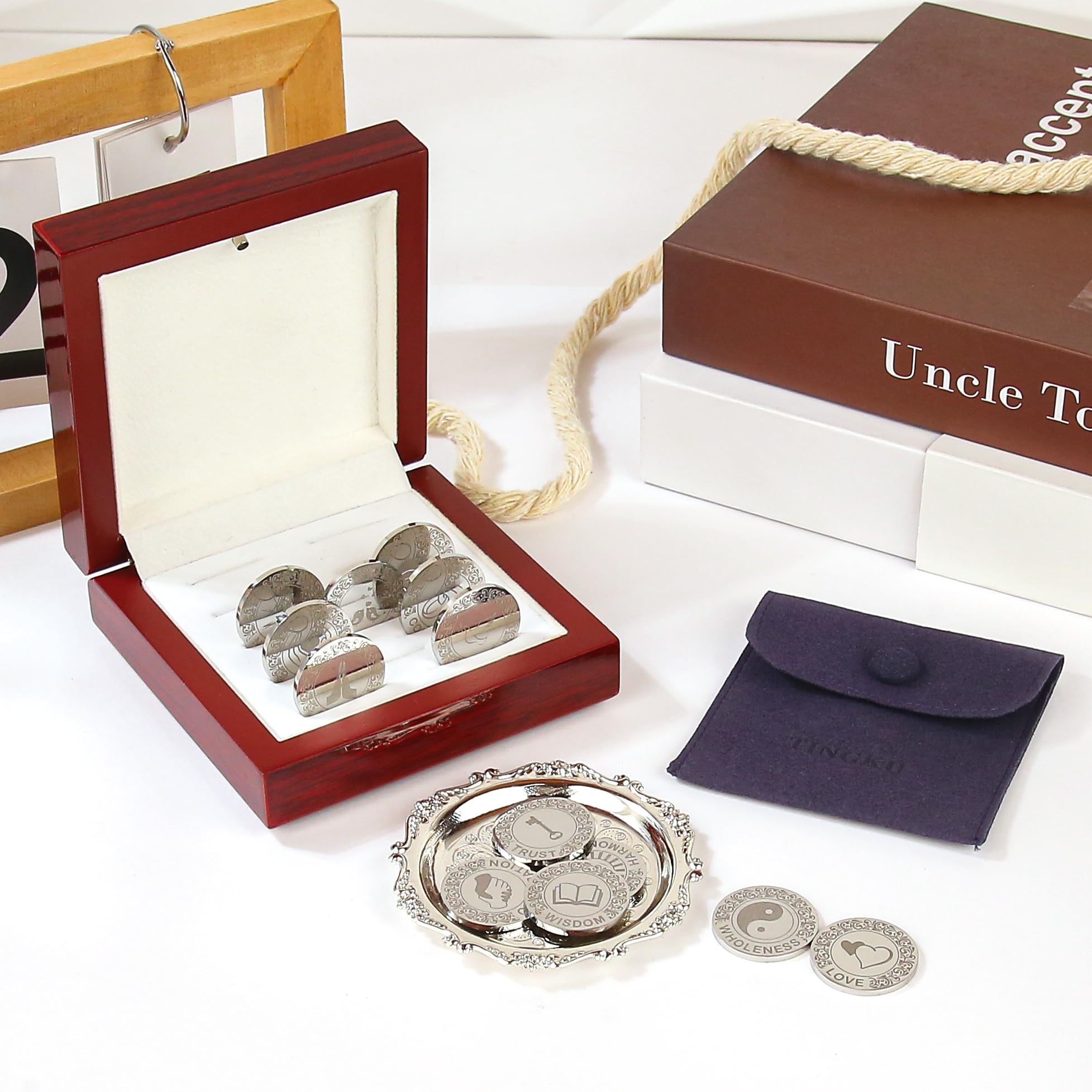 TINGKU Juego de monedas de uniforme de boda personalizado – Arras para boda católica accesorios de boda – Monedas Arrhae con cajas de madera (Silver)