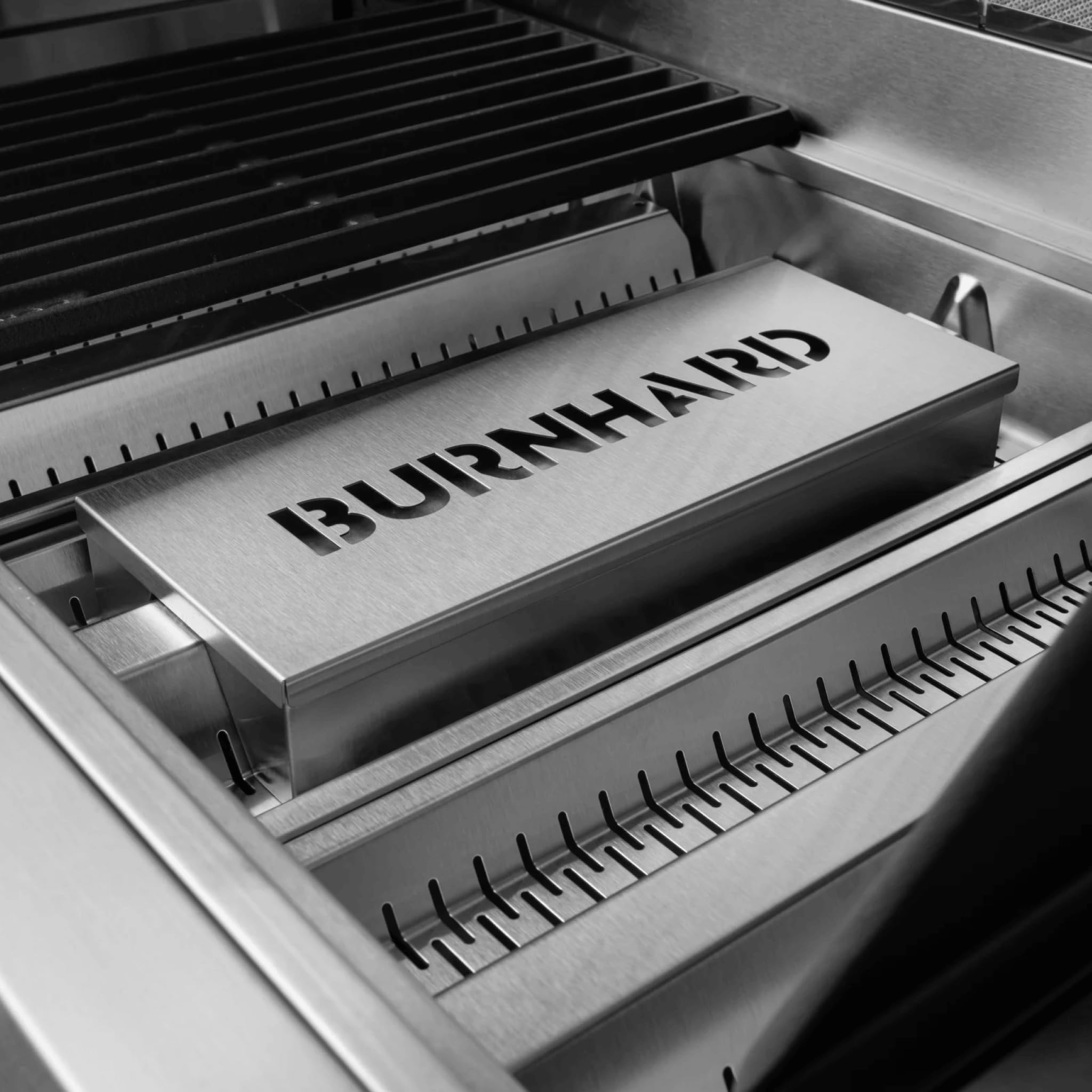BURNHARD® Smokerbox für Gasgrill, Edelstahl, passgenau für W-Shape Flavor Bars, intensives Raucharoma, für Räucherchips & Pellets, spülmaschinengeeignet, wiederverwendbar – FRED Series 4 Smokebox