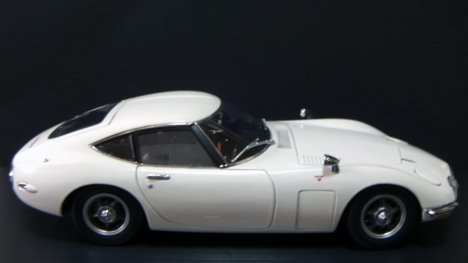 エブロ トヨタ 2000GT 1/24 開封品 EBBRO TOYOTA Amazon | エブロ 1/24 トヨタ 2000GT ホワイト プレミアム