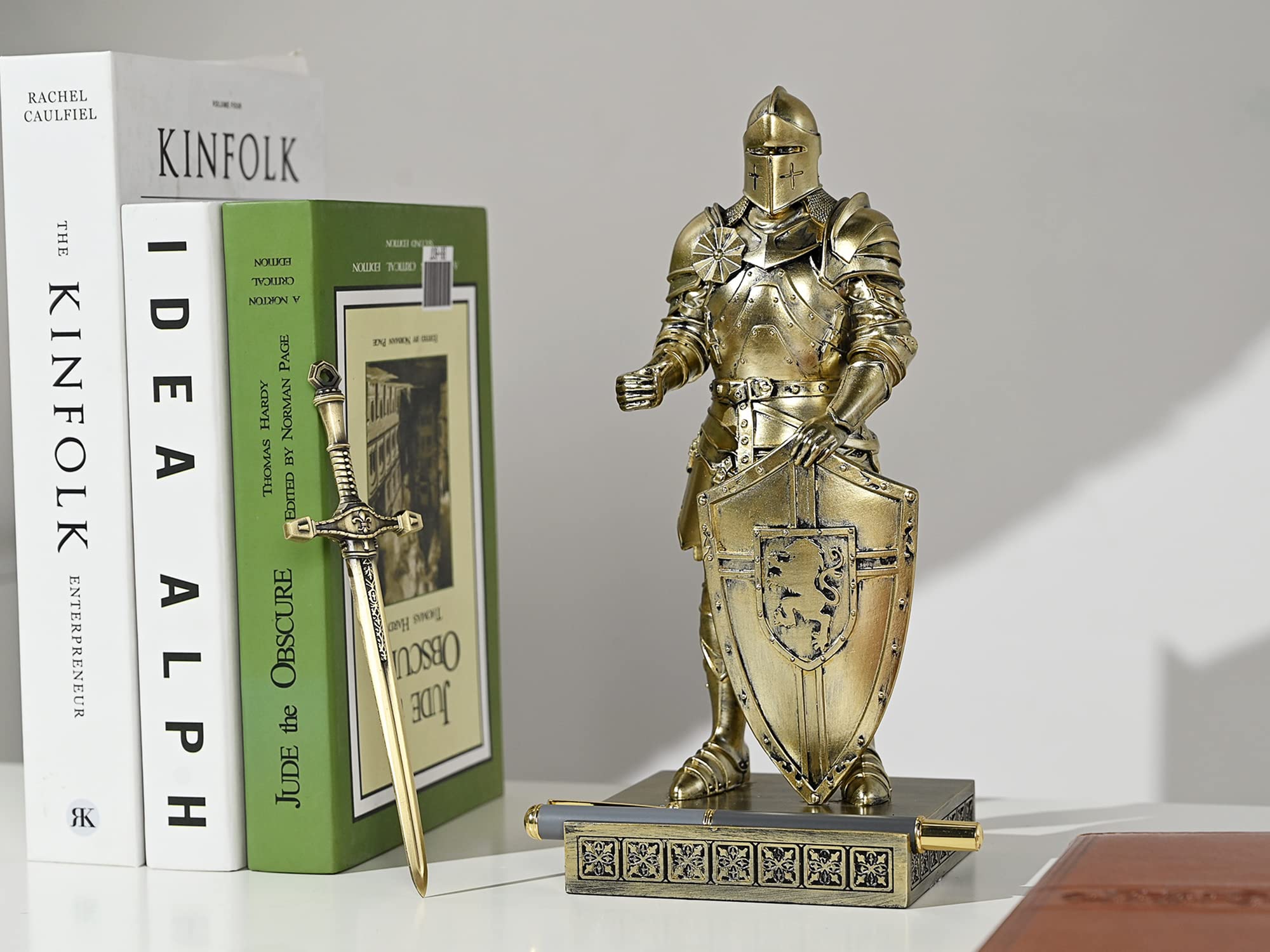 Ozdoba King's Guard figurka rycerza na biurko, akcesoria biurkowe, uchwyt na długopis, stojak do papieru do biura i domu (brązowy)